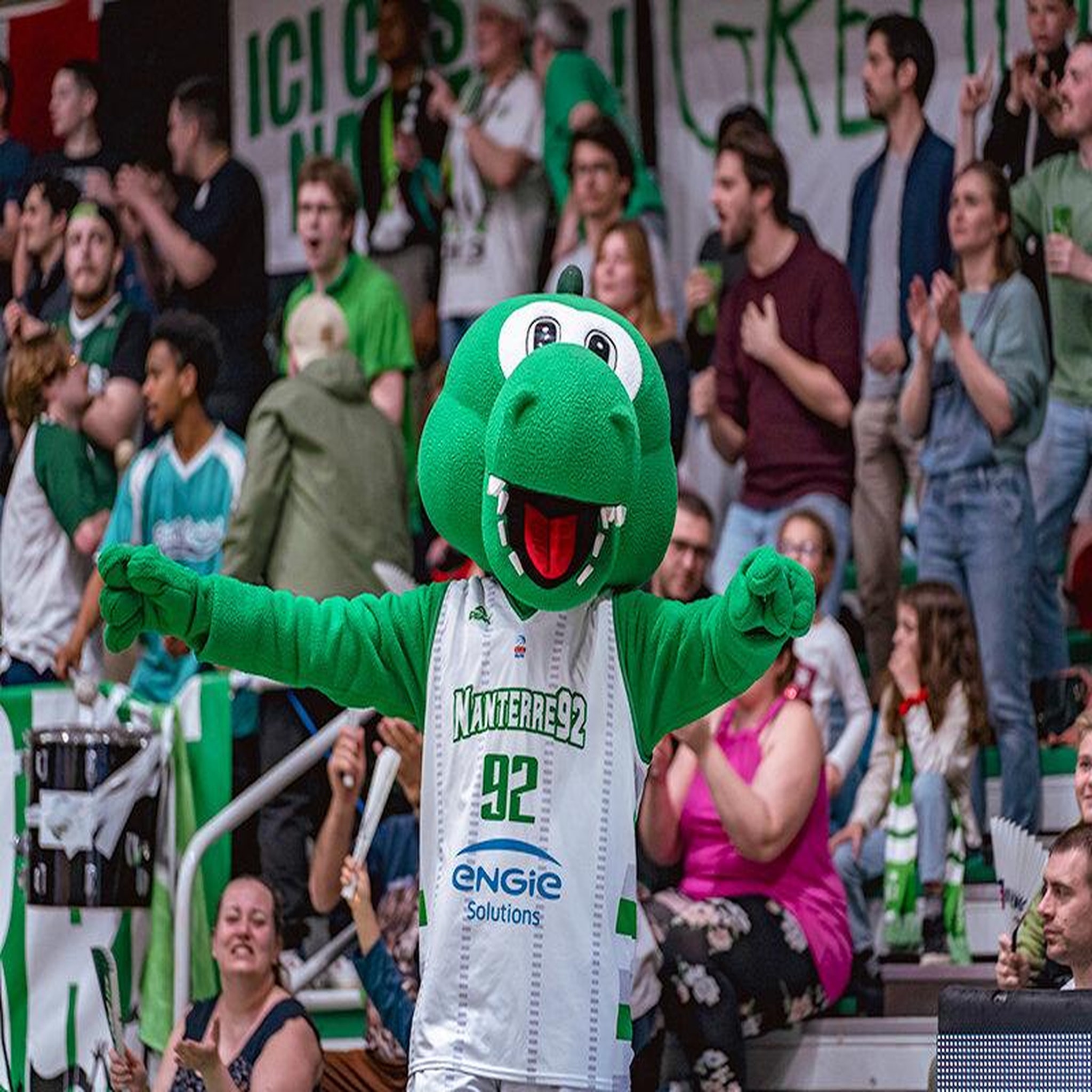 Voir la diapositive 4 : Smartbox Accès VIP pour 2 à un match de basketball du Nanterre 92 avec cocktail dînatoire - Coffret Cadeau Sport & Aventure