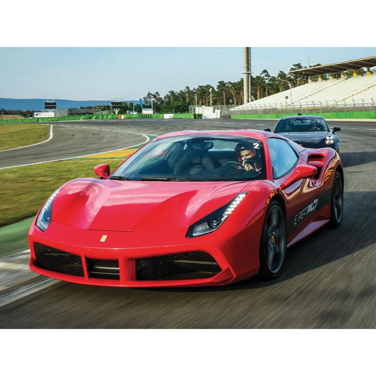 Smartbox 4 tours au volant d'une Ferrari F488 sur le circuit de Dijon-Prenois - Coffret Cadeau Sport & Aventure