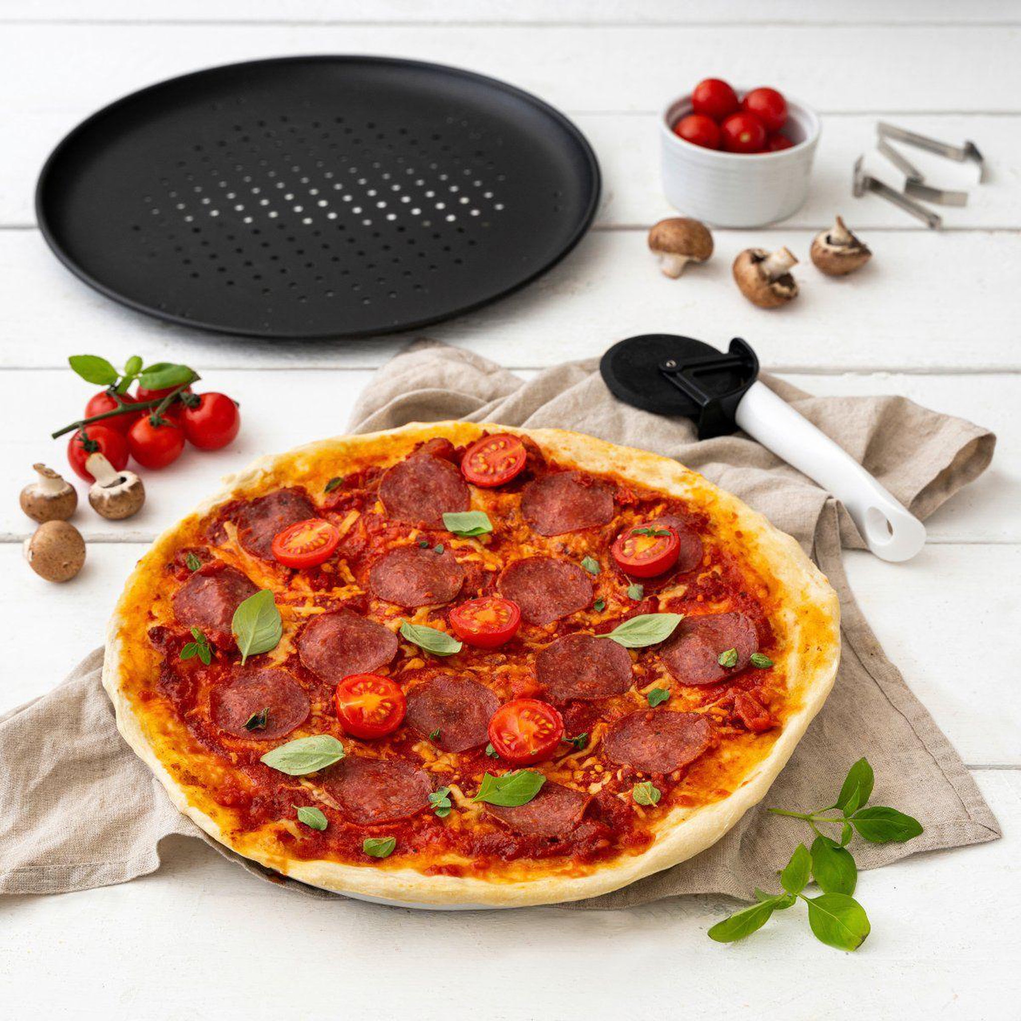 Voir la diapositive 2 : ZENKER Lot de 2 plaques à pizza à fond perforé 32 cm zenker spécial countries
