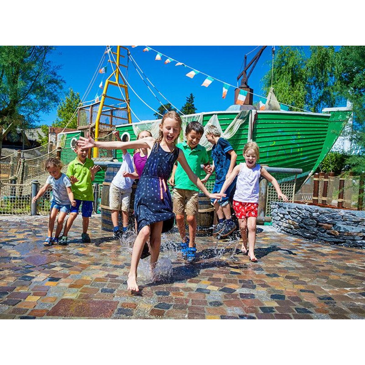 Smartbox Europa-Park 2025 : 1 entrée enfant pour une journée en haute saison - Coffret Cadeau Sport & Aventure