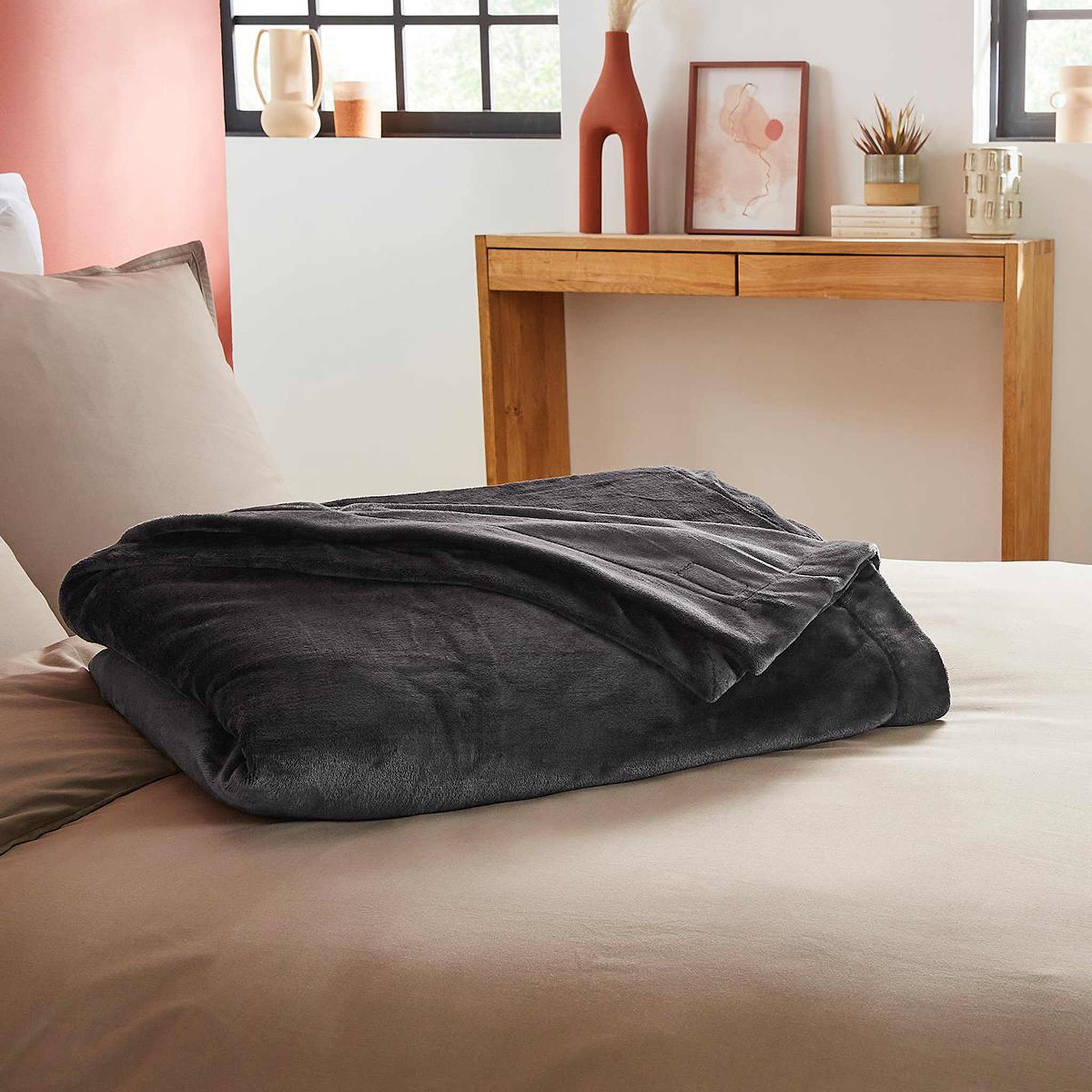 Voir la diapositive 3 : DODO Couverture polaire extra douce coloris anthracite