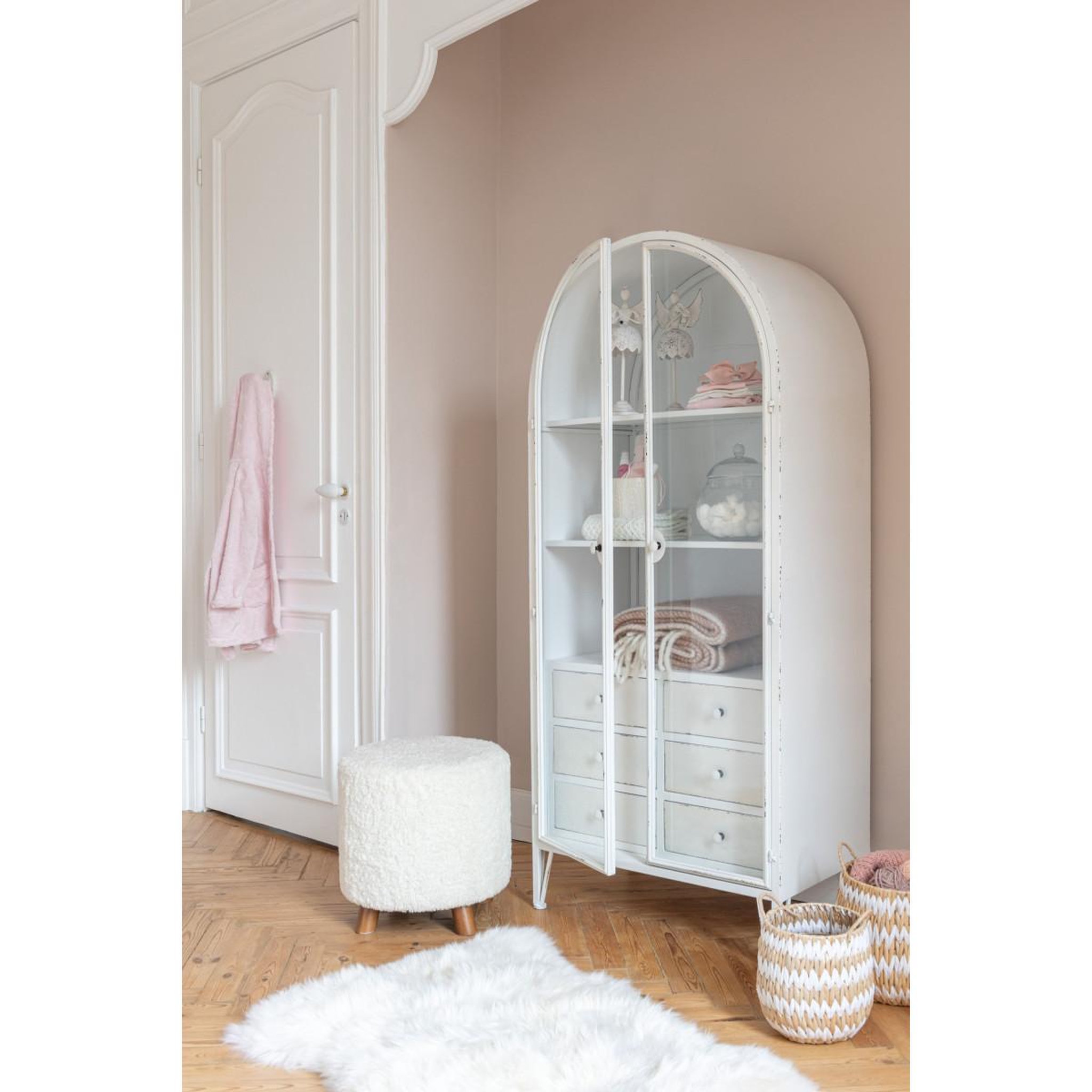 Voir la diapositive 2 : J-LINE Pouf design  mouton  40cm blanc