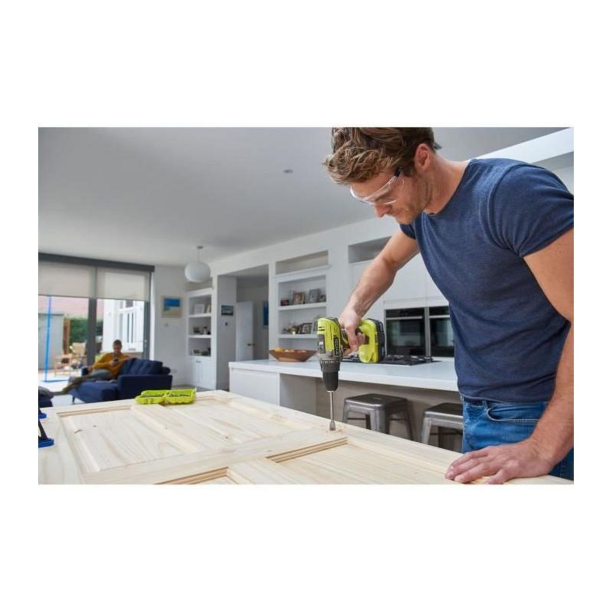 Ryobi RYOBI 3 outils : 1 perceuse-visseuse Brushless + 1 meuleuse 115 mm + 1 scie sauteuse + 2 batteries 4 Ah & 2 Ah + 1 chargeur & 1