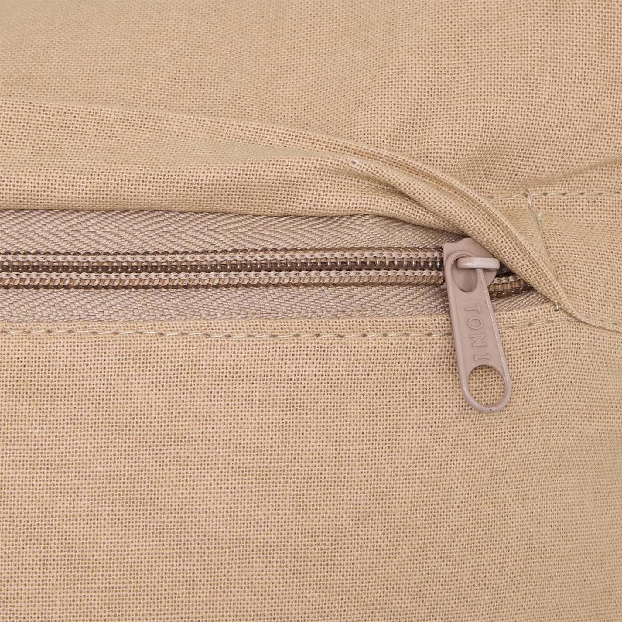 Voir la diapositive 2 : ATMOSPHERA Coussin déco à rayures  groove  40x40cm beige