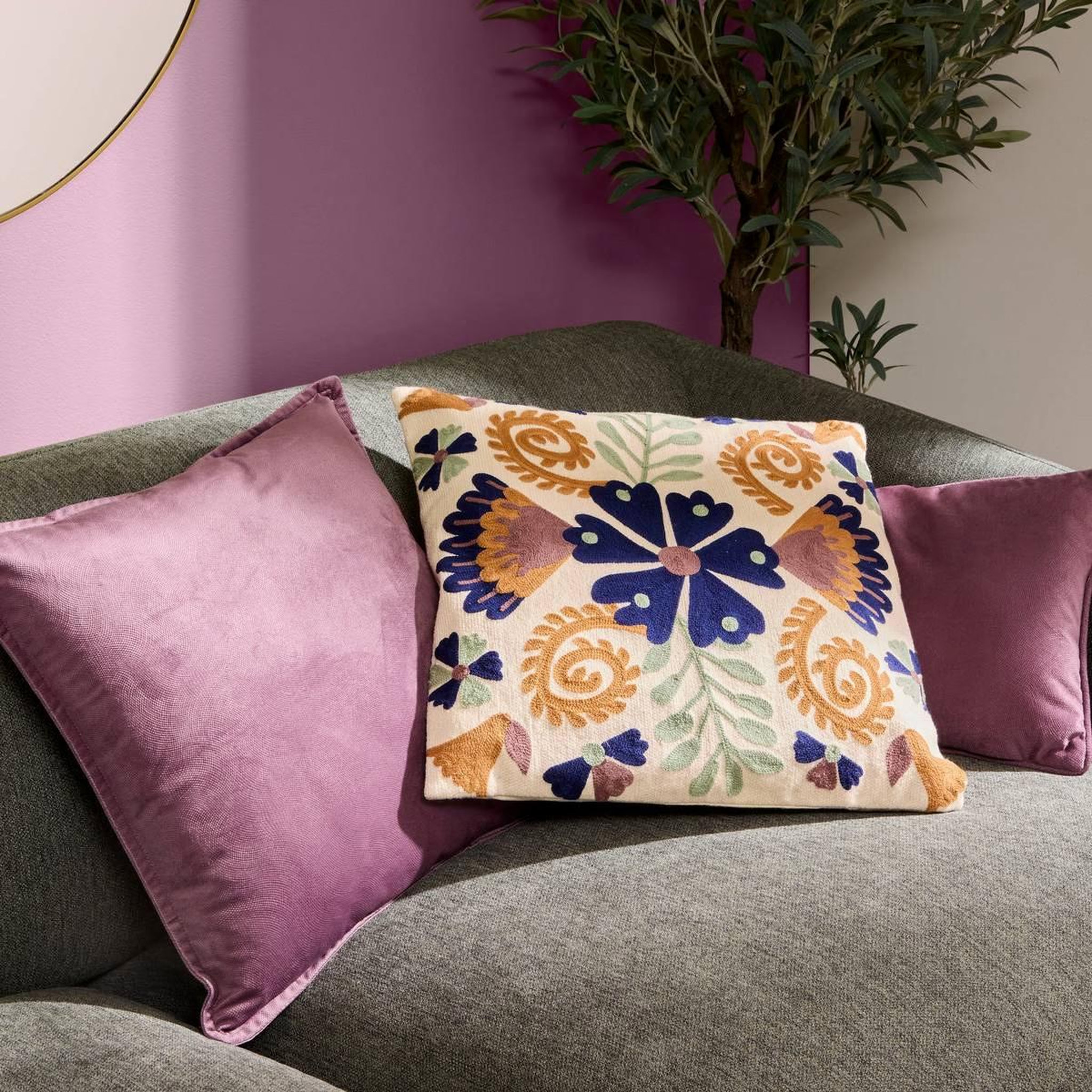 Voir la diapositive 5 : ATMOSPHERA Coussin déco uni  lilou  30x50cm parme