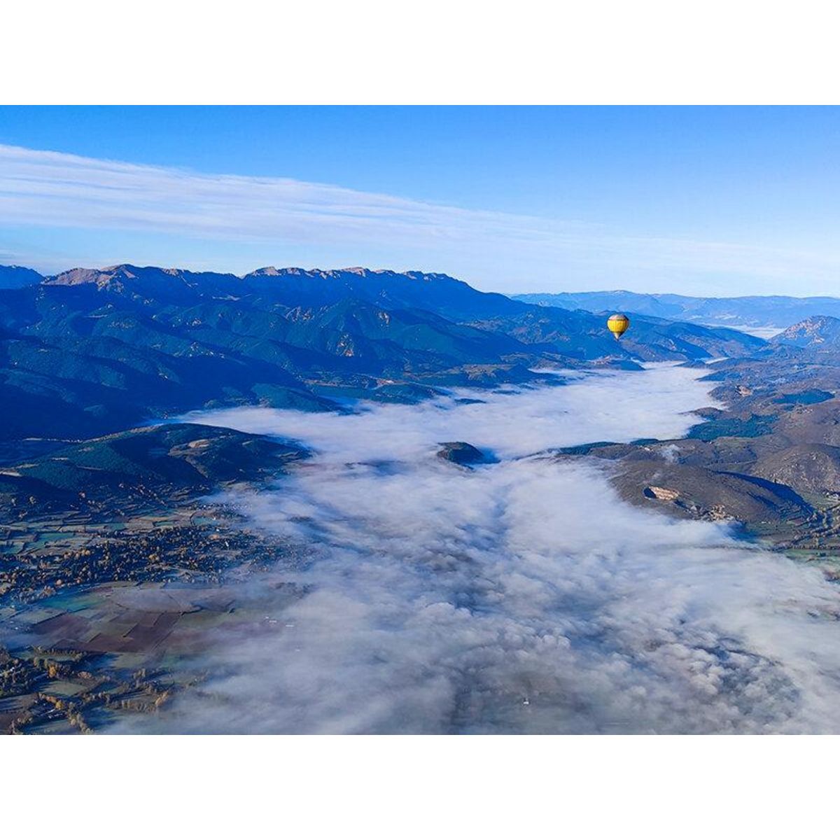 Smartbox Vol en montgolfière au-dessus de la frontière espagnole le week-end - Coffret Cadeau Sport & Aventure