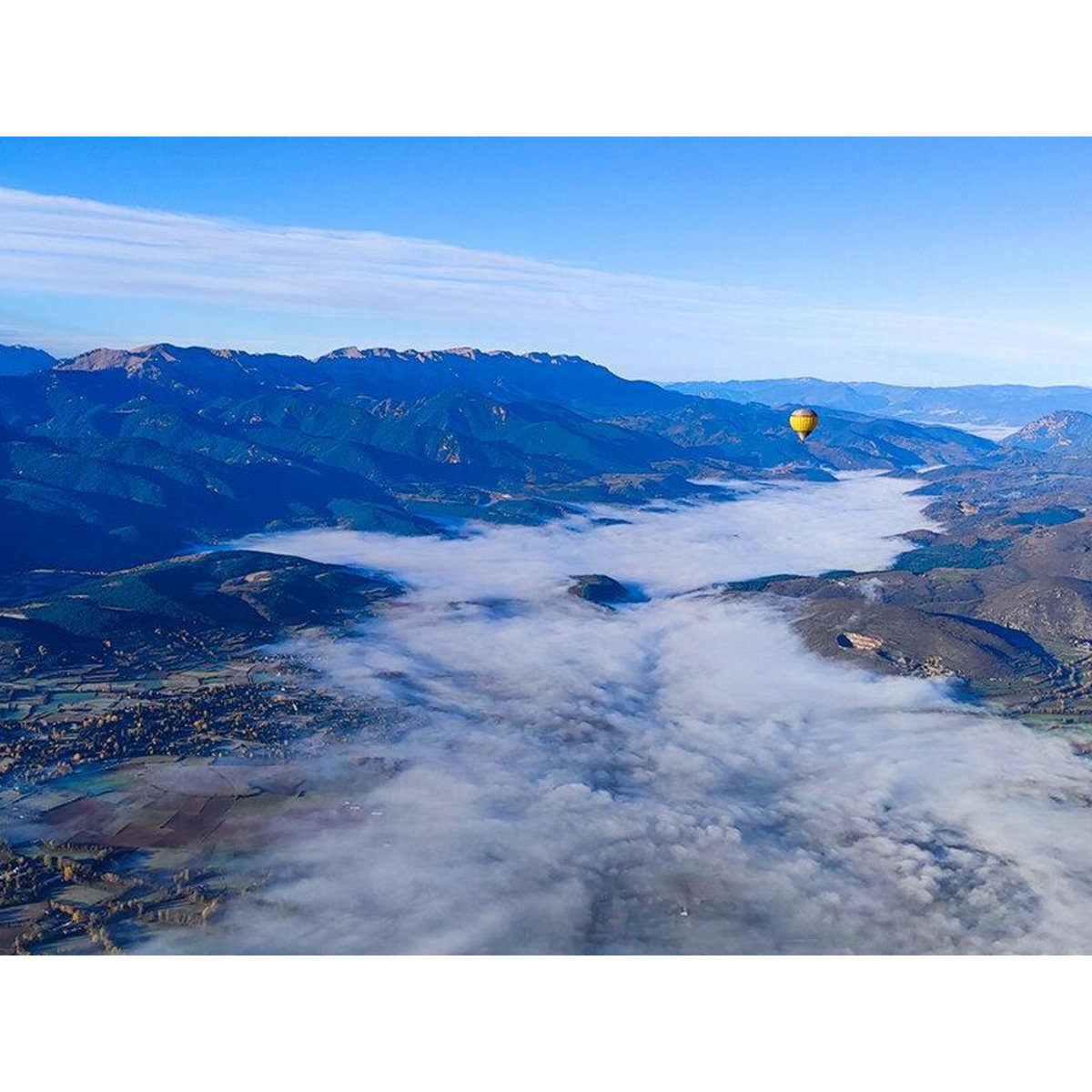 Smartbox Vol en montgolfière au-dessus de la frontière espagnole le week-end - Coffret Cadeau Sport & Aventure