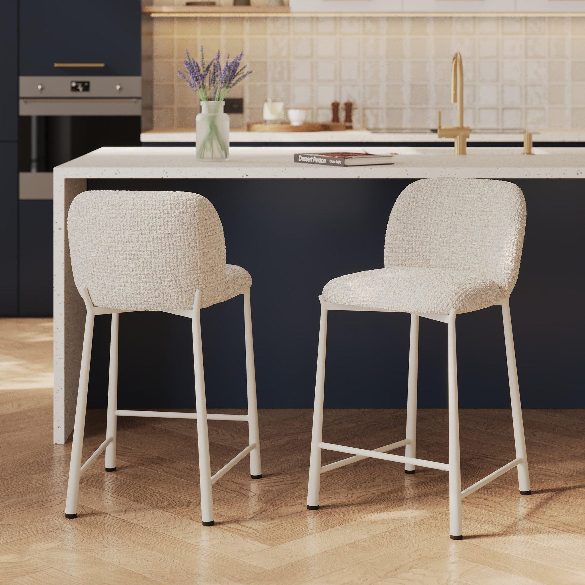 Voir la diapositive 2 : MAISON PAVANE Lot de 2 chaises pour ilot central 65,5 cm, tissu texturé écru chiné-bento