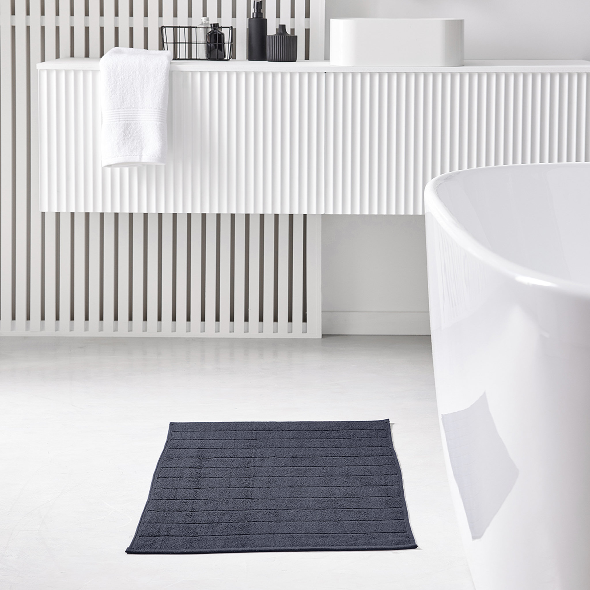 Voir la diapositive 1 : TODAY Tapis de bain uni en coton 700 g/m²