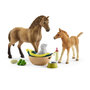 Voir la diapositive 1 : Schleich Figurine - Les soins pour bébé animaux d'Horse Club Sarah