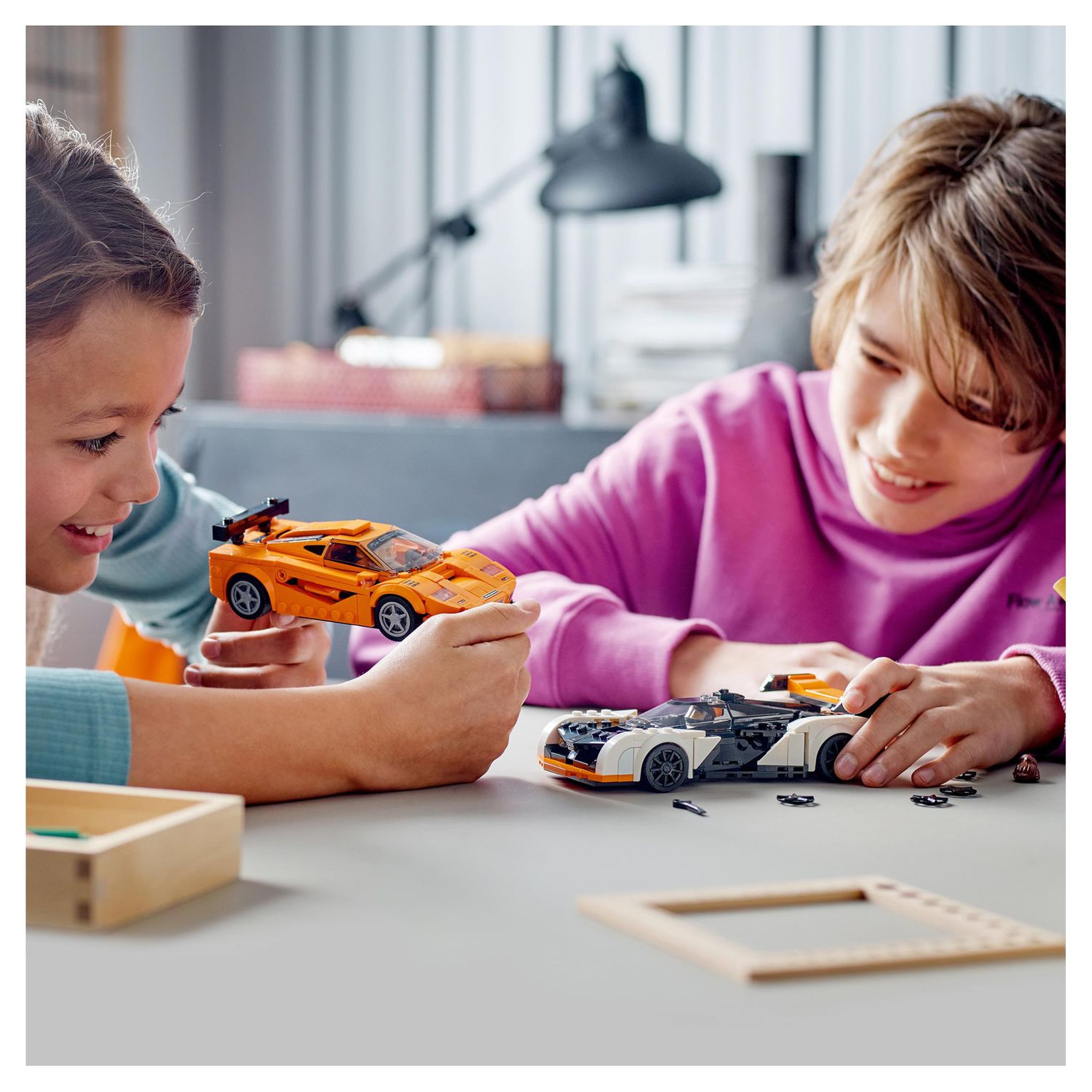 Voir la diapositive 8 : LEGO Speed Champions 76918 - McLaren Solus GT et McLaren F1 LM, Jouet de Contruction Voiture de Course, Kit de Maquette Hypercar