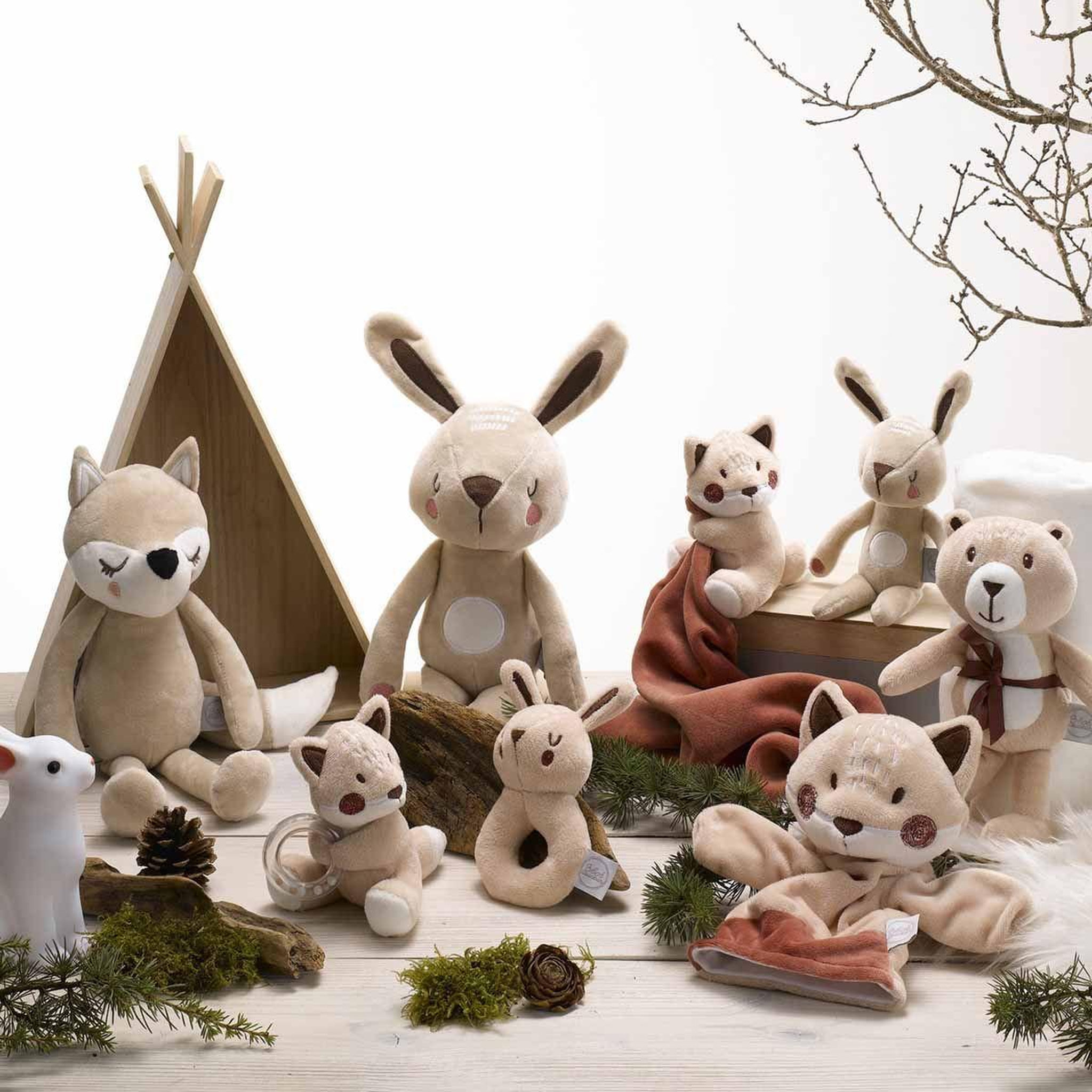 Voir la diapositive 3 : BEBE DOUCEUR Doudou avec lange  ourson  18cm beige