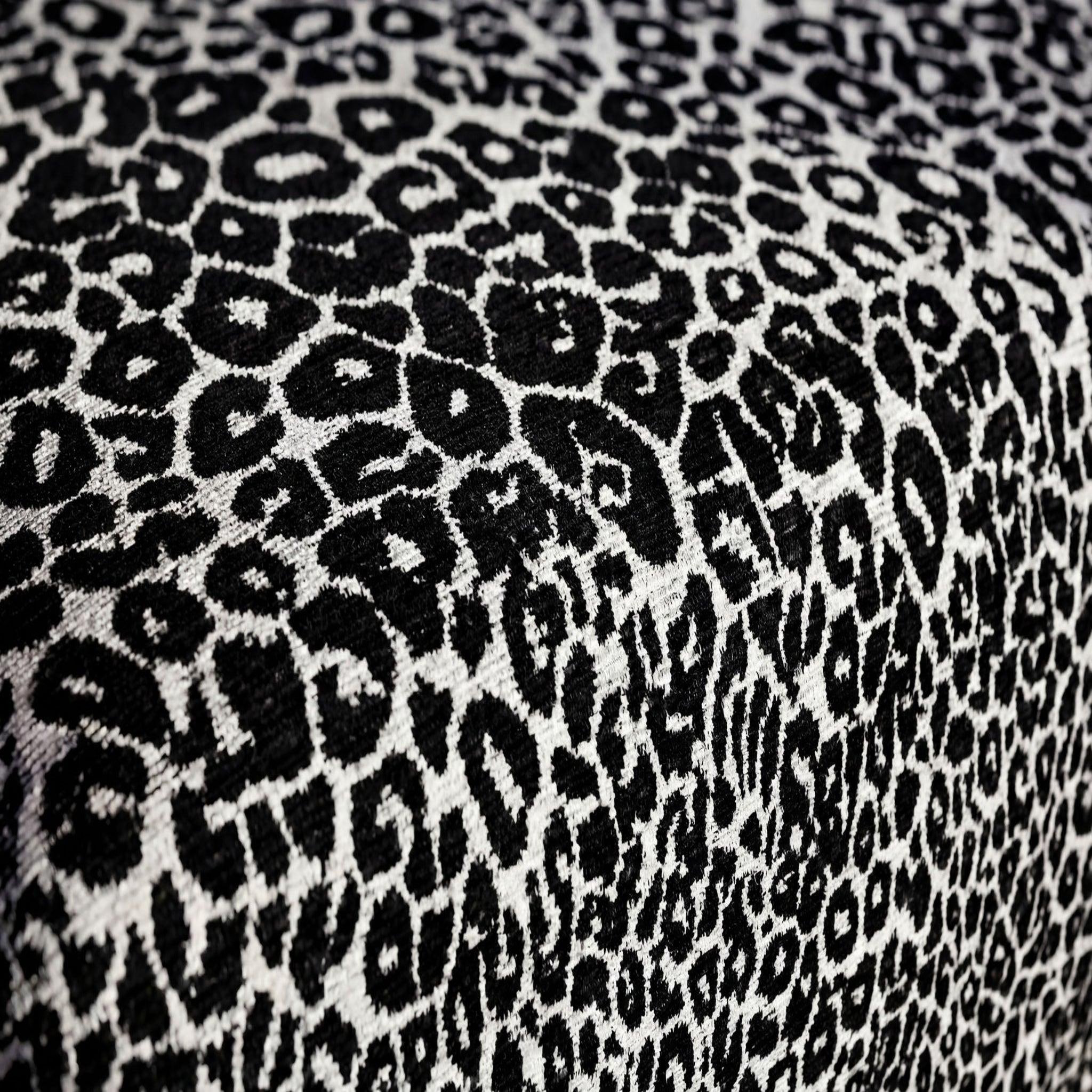 Voir la diapositive 4 : CASANOVA PARIS Rosalie - pouf en tissu imprimé animalier 102x83x46