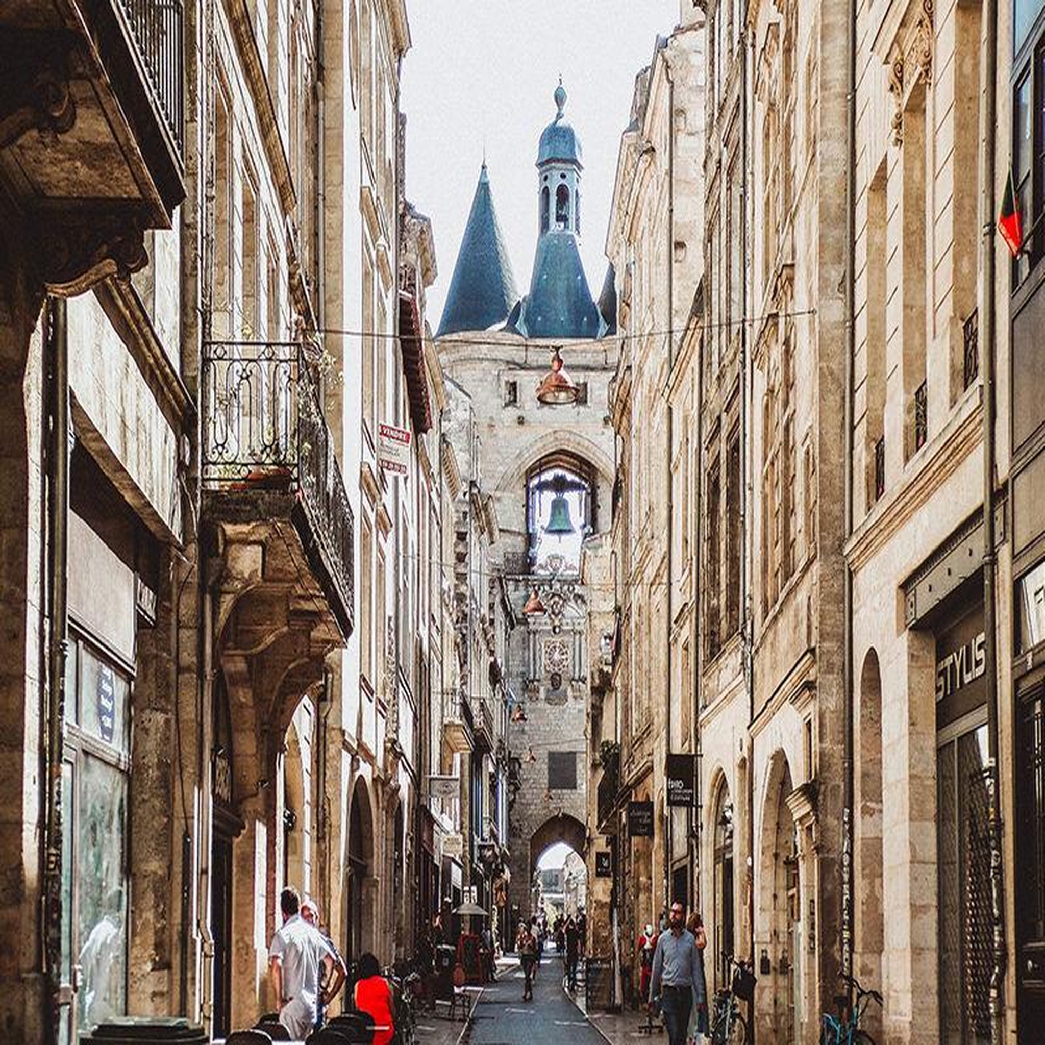 Voir la diapositive 2 : Smartbox Visite guidée de 3h de Bordeaux avec dégustation de spécialités locales pour 2 personnes - Coffret Cadeau Gastronomie