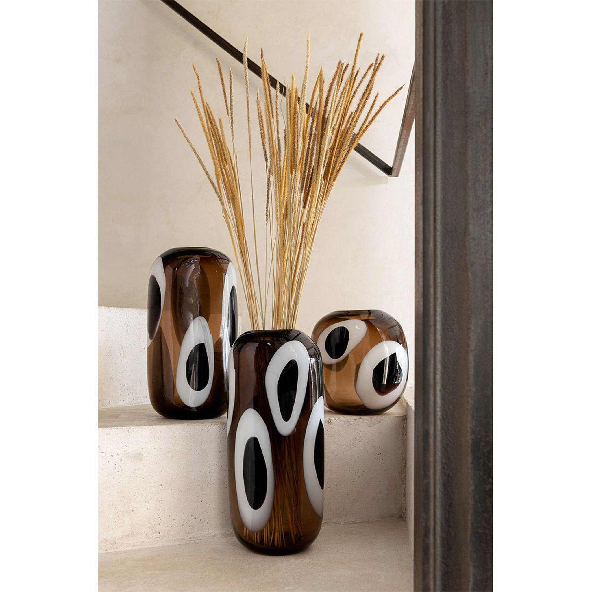 Voir la diapositive 3 : J-LINE Vase design en verre  izzy  32cm marron