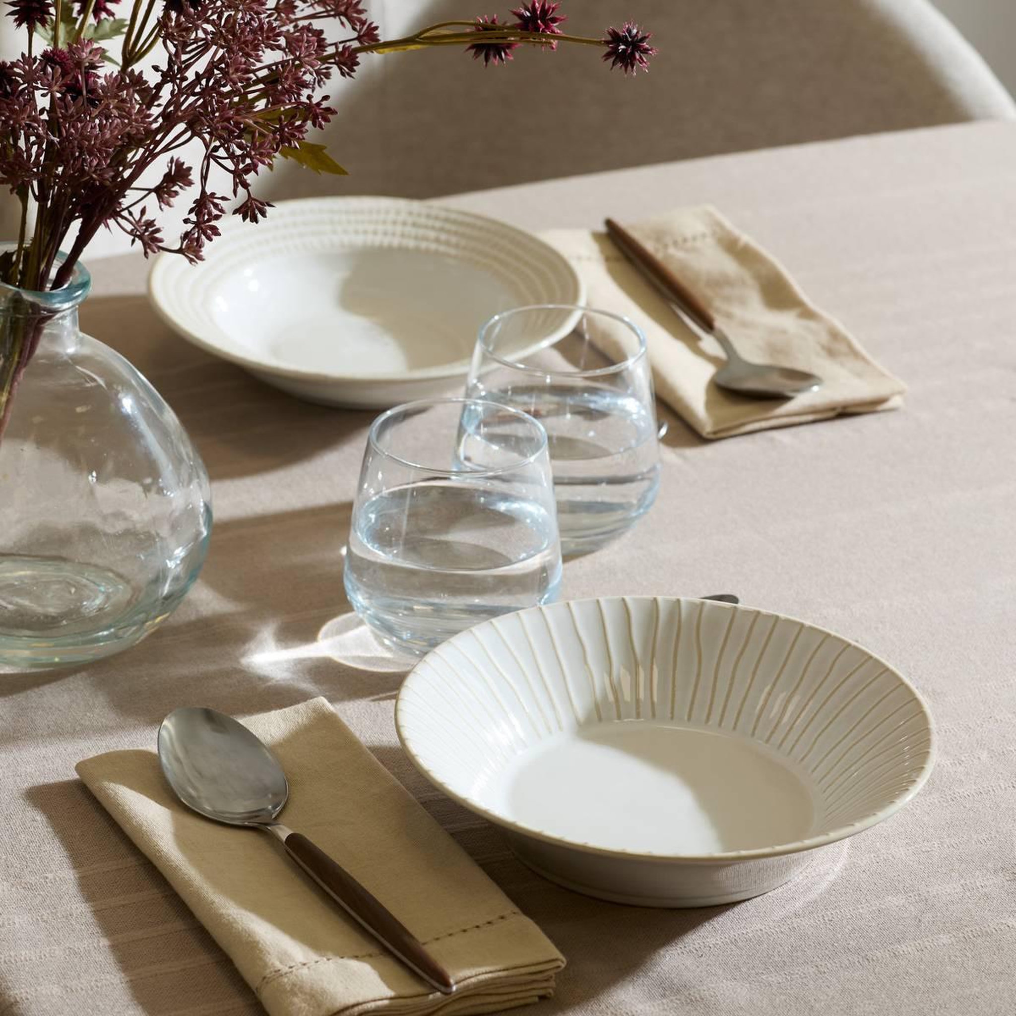 Voir la diapositive 4 : SECRET DE GOURMET Lot de 6 Assiettes Creuses Lignes  Camille  20cm Blanc