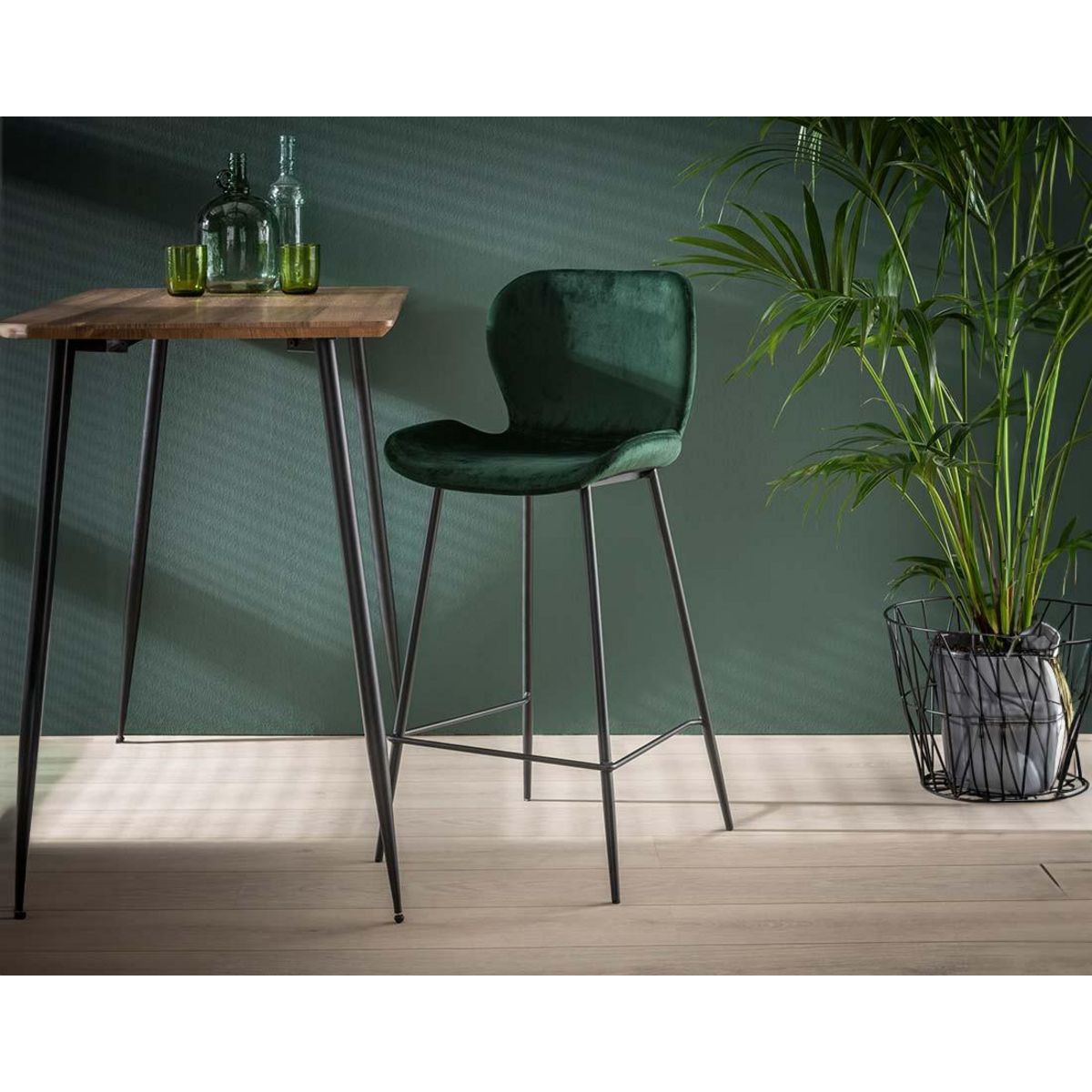 LISA DESIGN Basti - lot de 4 tabourets de bar - en velours vert