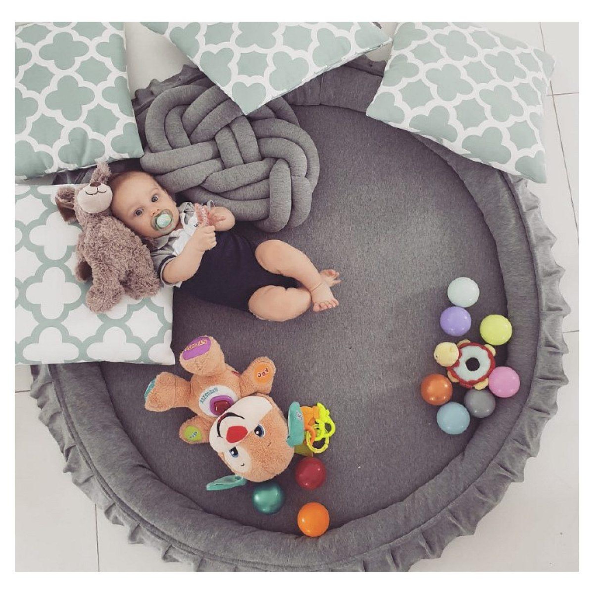 Voir la diapositive 2 : MONIO FOR KIDS Tapis de jeu nest gris