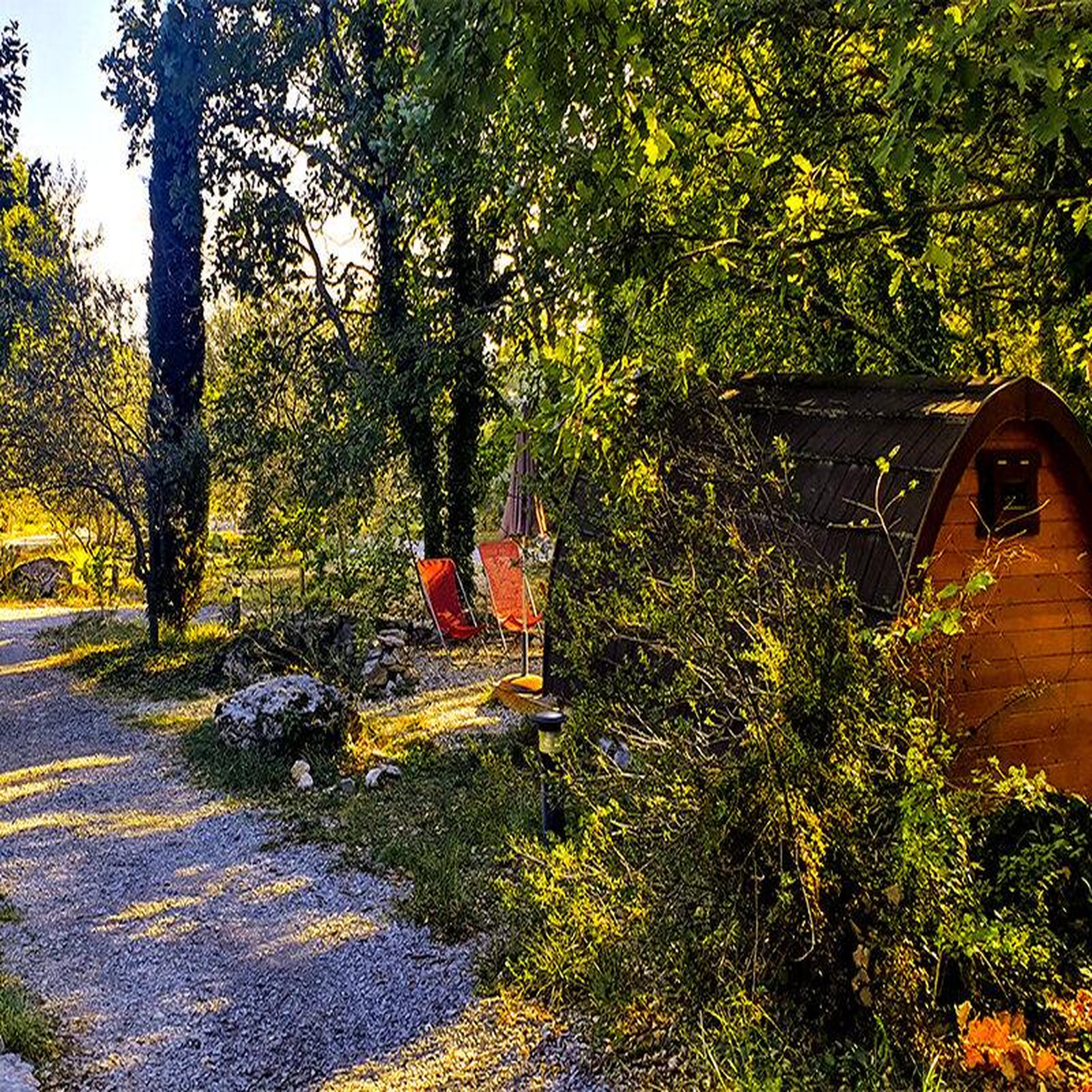 Voir la diapositive 4 : Smartbox 2 jours insolites en famille dans une cabane avec spa et panier gourmand en ardèche - coffret cadeau séjour