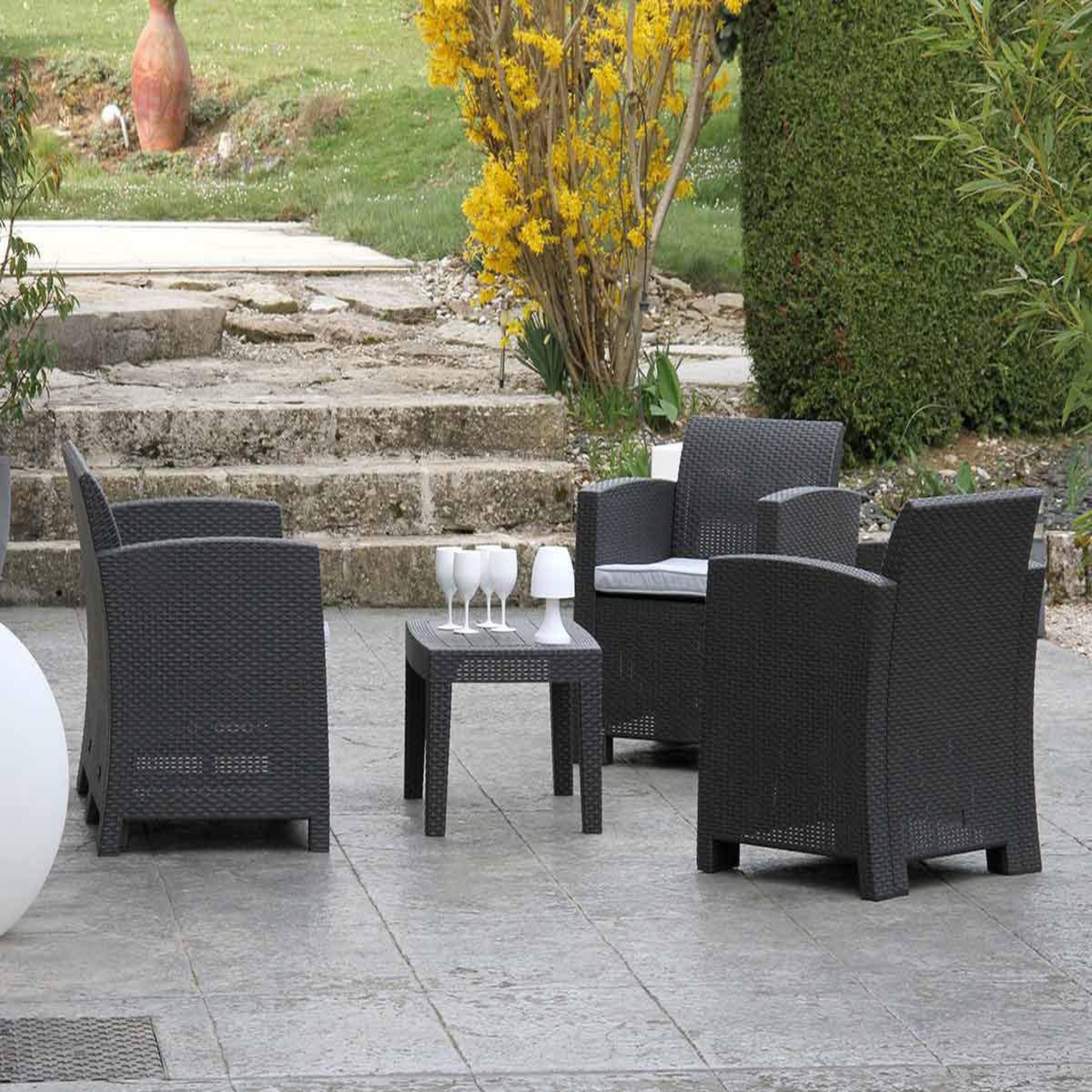 Voir la diapositive 2 : JARDIDECO Salon de jardin en résine tressée vinto 4 places anthracite - jardideco