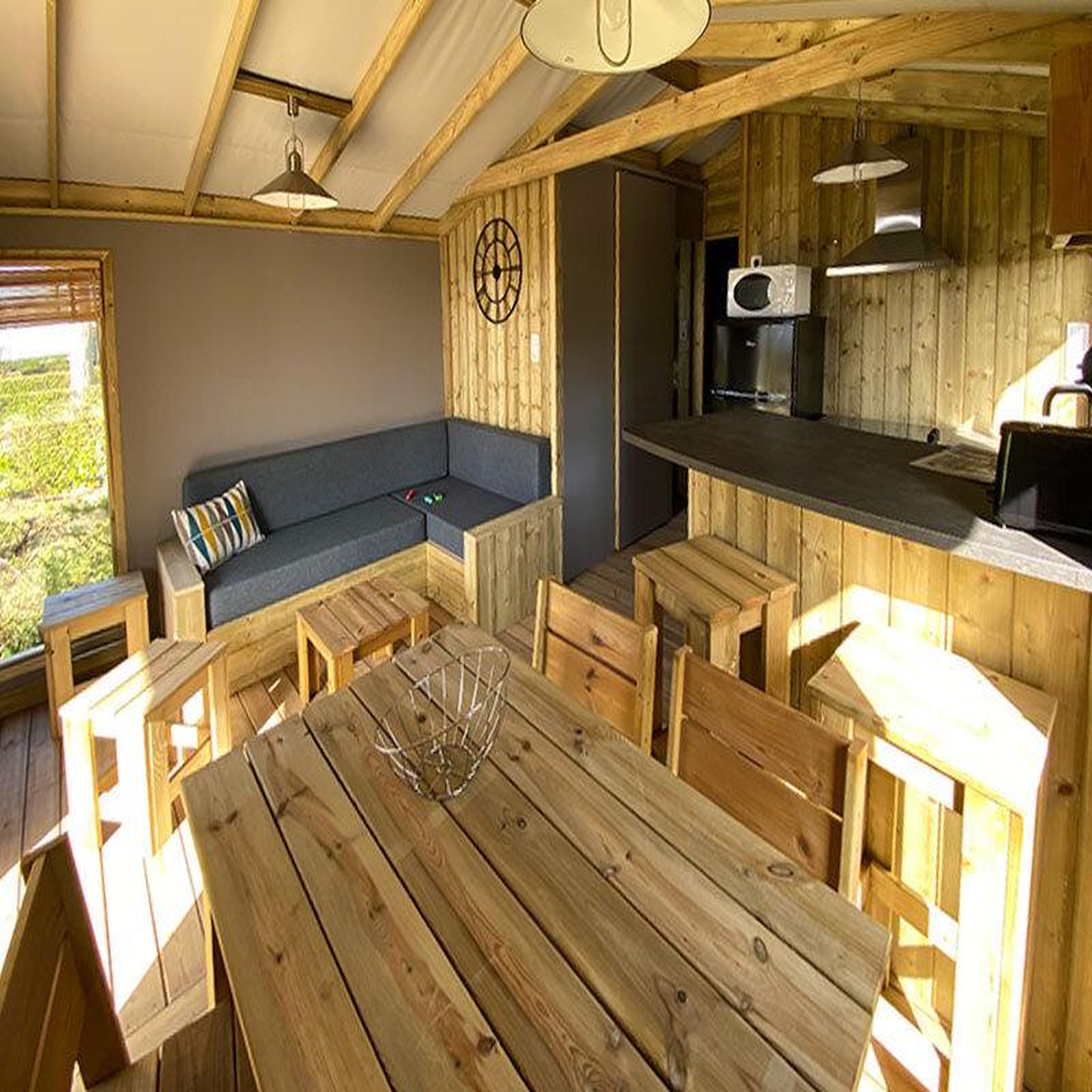 Voir la diapositive 3 : Smartbox Séjour de 4 jours en cabane lodge sur la côte vendéenne - Coffret Cadeau Séjour