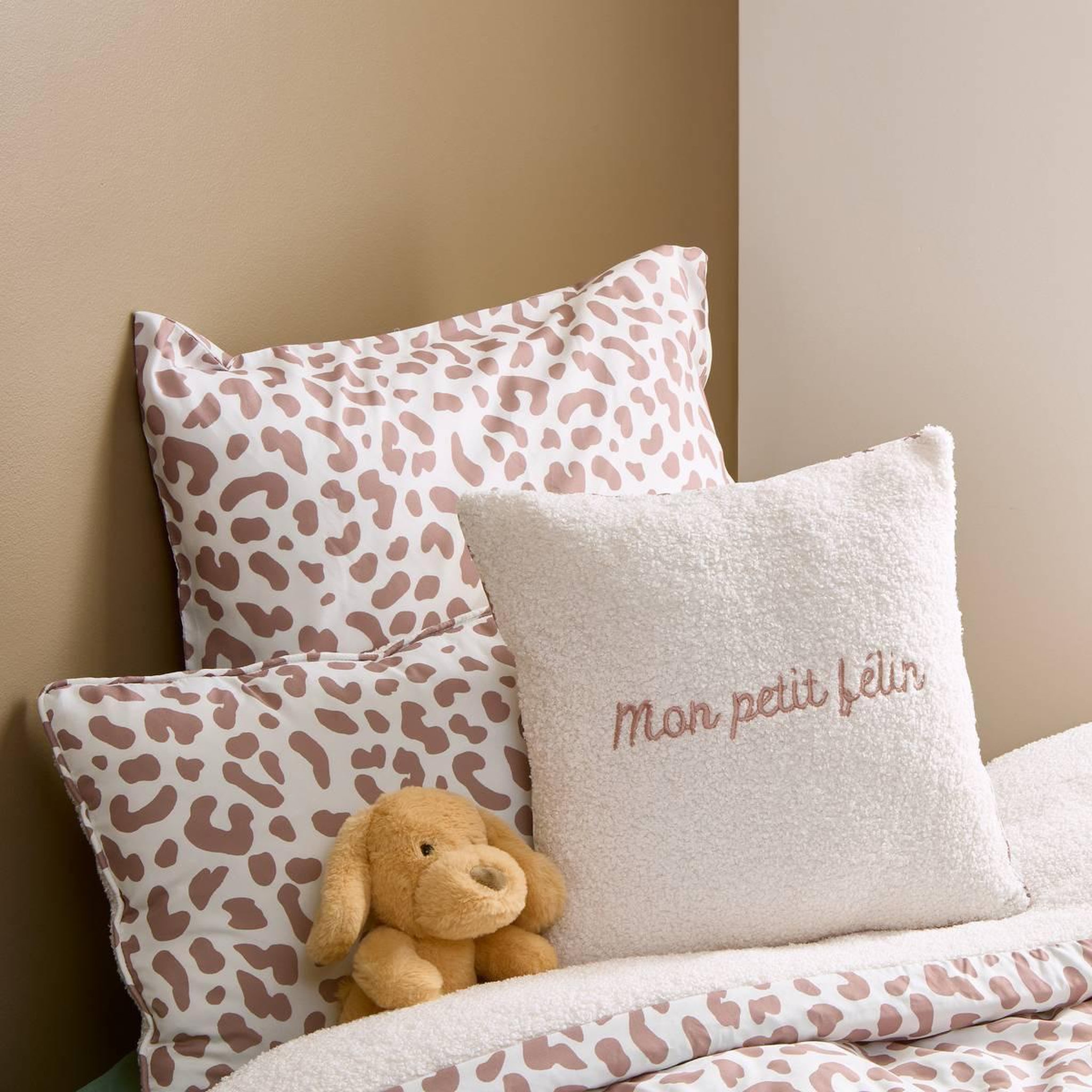 Voir la diapositive 6 : Atmosphera Kids Coussin déco enfant bouclette  jaiko  40x40cm rose