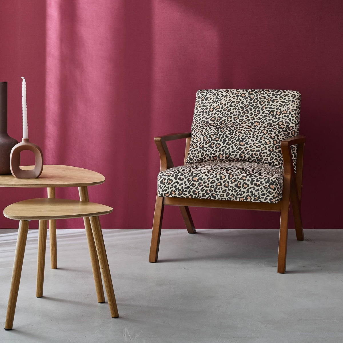 SWEEEK Fauteuil scandinave bois d'hévéa et imprimé léopard
