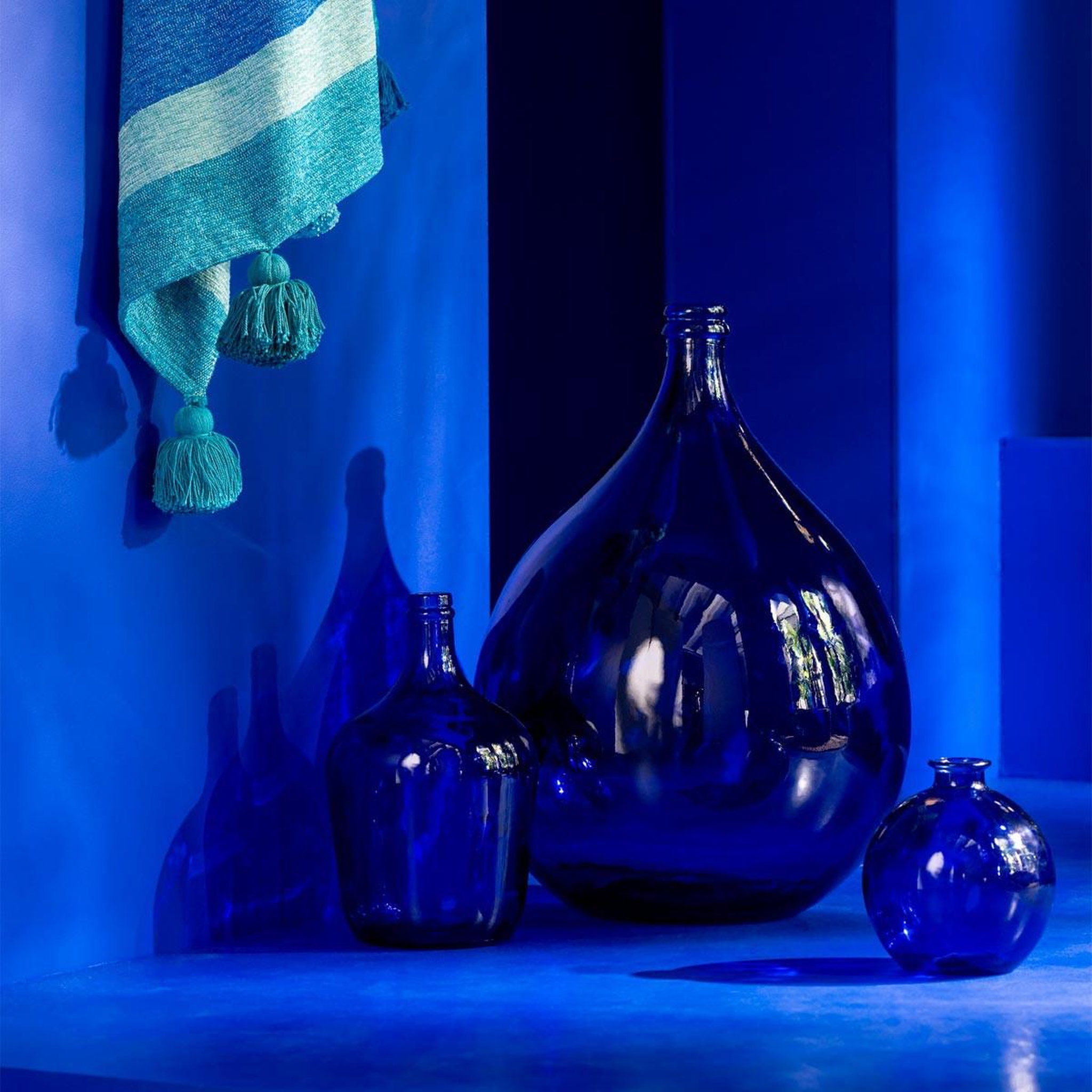 Voir la diapositive 2 : J-LINE Vase ballon en verre  stripe  56cm bleu