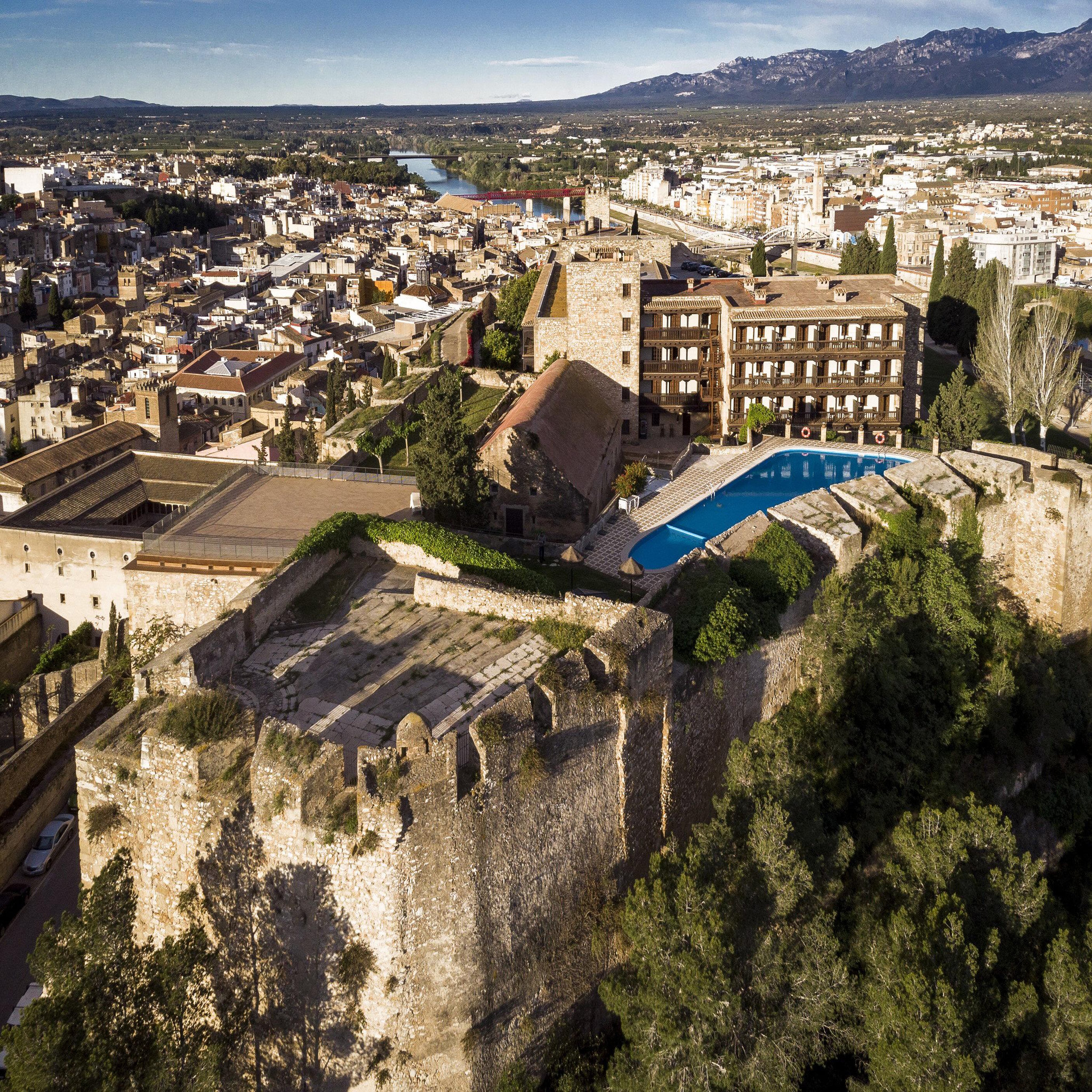 Voir la diapositive 6 : Smartbox Parador de tortosa 4*  : 3 jours avec dîners d'exception pour 2 personnes - coffret cadeau séjour