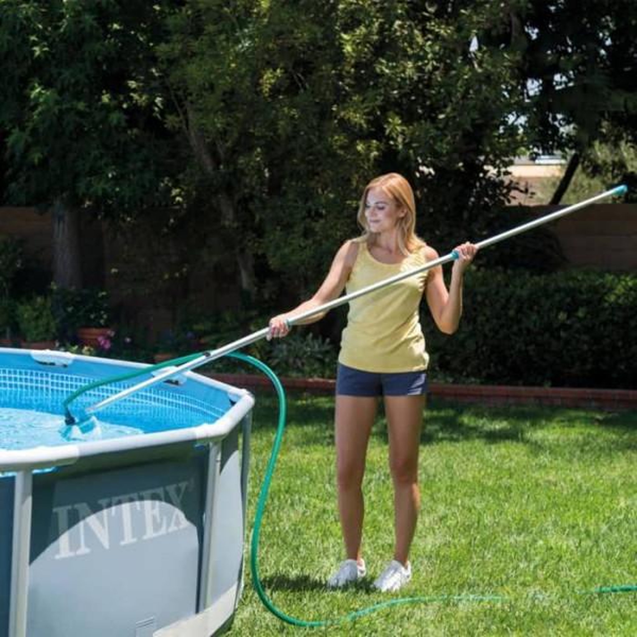 Voir la diapositive 3 : INTEX Kit d Entretien Piscines - Intex - Perche télescopique, aspirateur et épuisette
