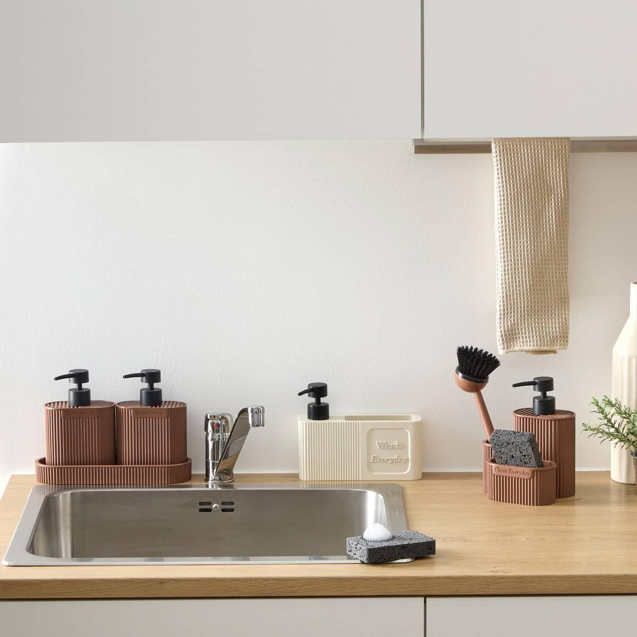 Voir la diapositive 5 : FIVE Distributeur de Savon Avec Éponge  Terra  19cm Argile
