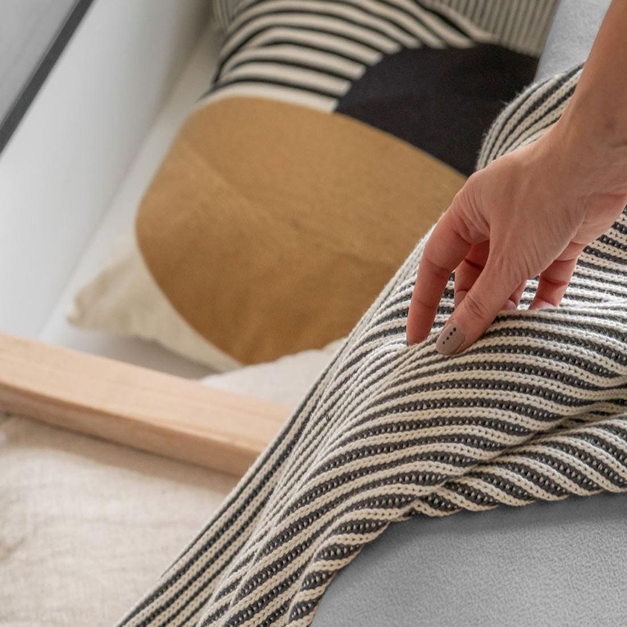 Voir la diapositive 5 : BEST MOBILIER Wilson - canapé droit 3 places convertible avec coffre en tissu et tissu texturé