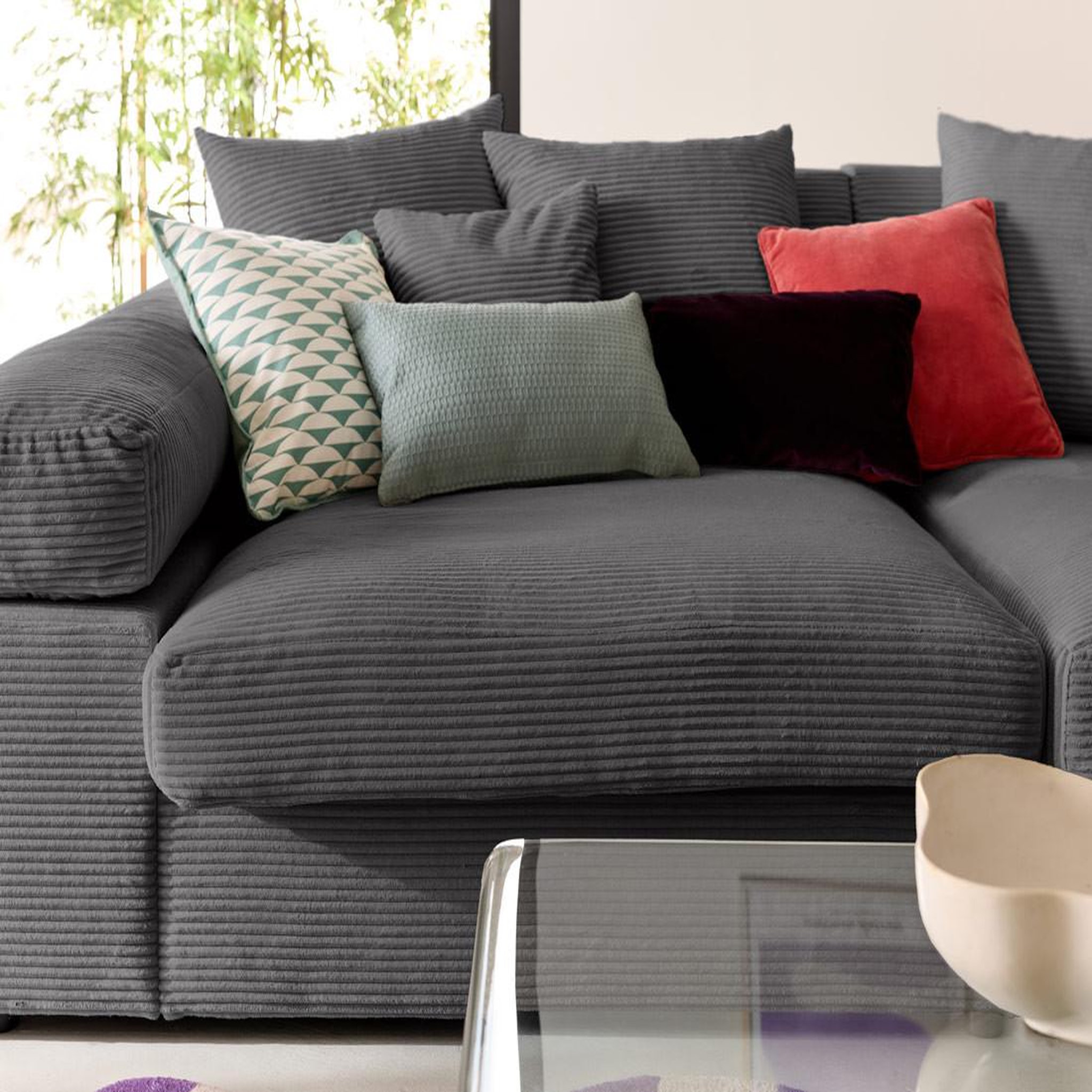 Voir la diapositive 6 : LISA DESIGN Aspen - canapé 4 places - assise profonde - velours côtelé