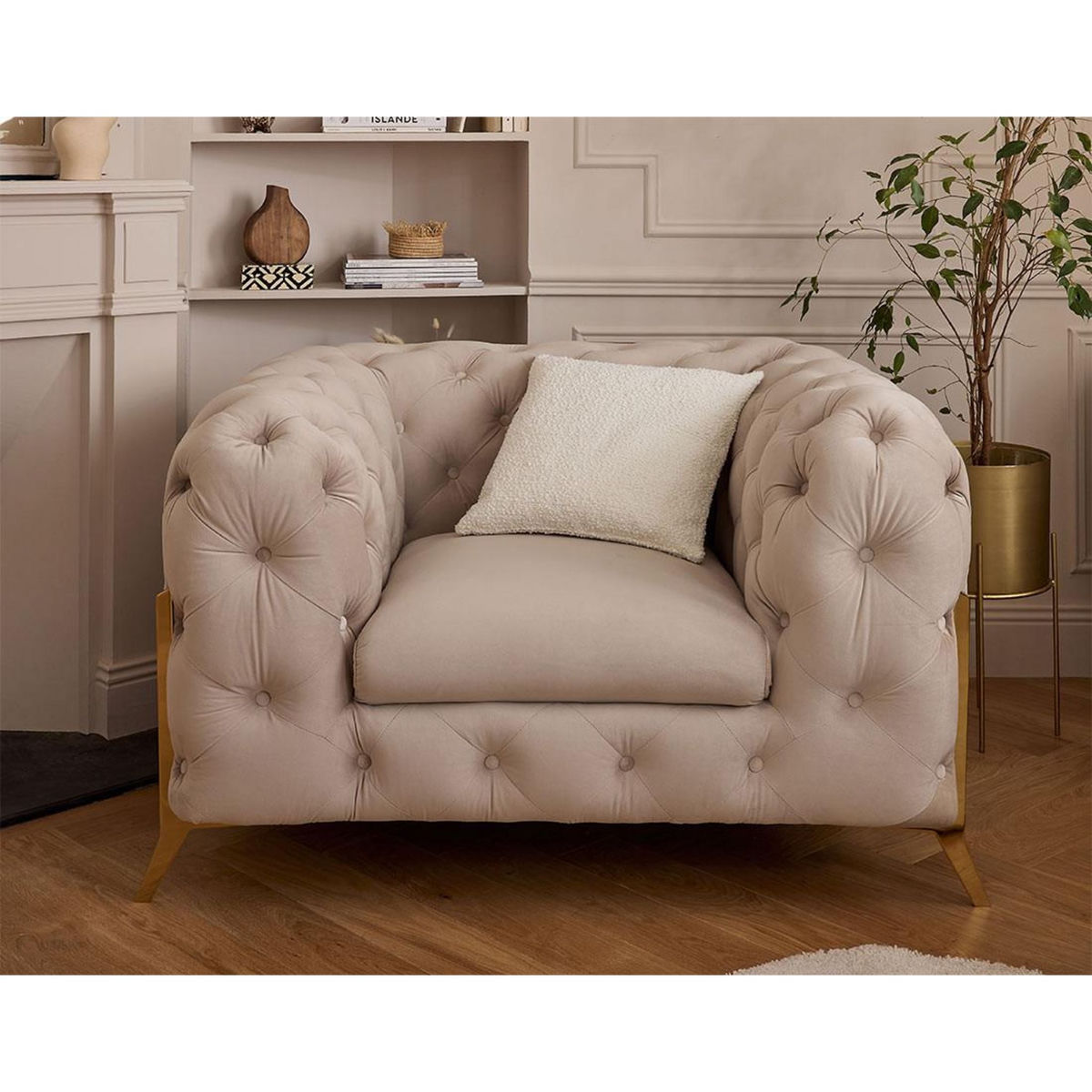 LISA DESIGN Camden - fauteuil chesterfield en velours - pieds en métal doré