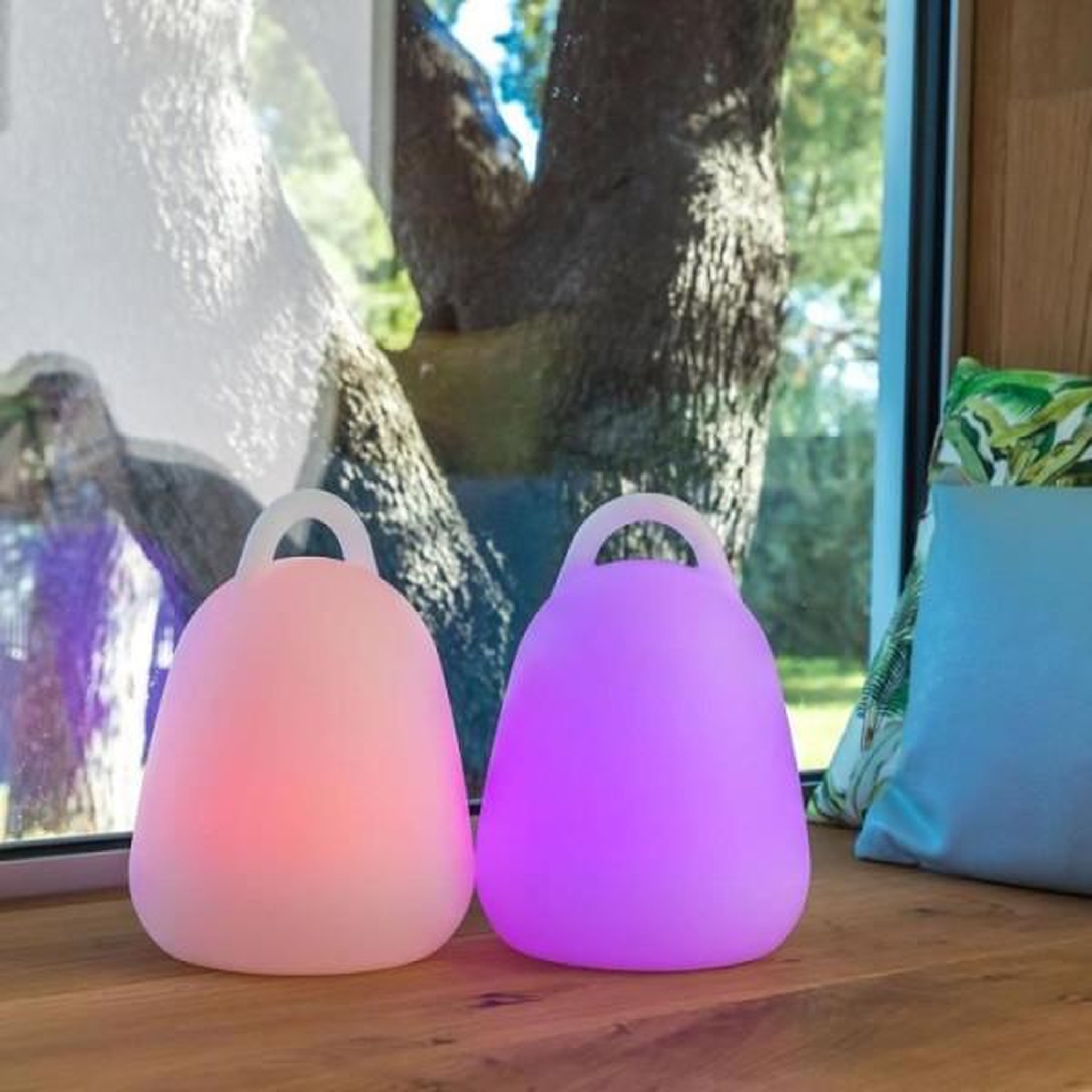 Voir la diapositive 6 : Lumisky Baladeuse LED sans fil LUMISKY LIBERTY C25 - Waterproof et flottante - H 24 cm - Blanc et multicolore