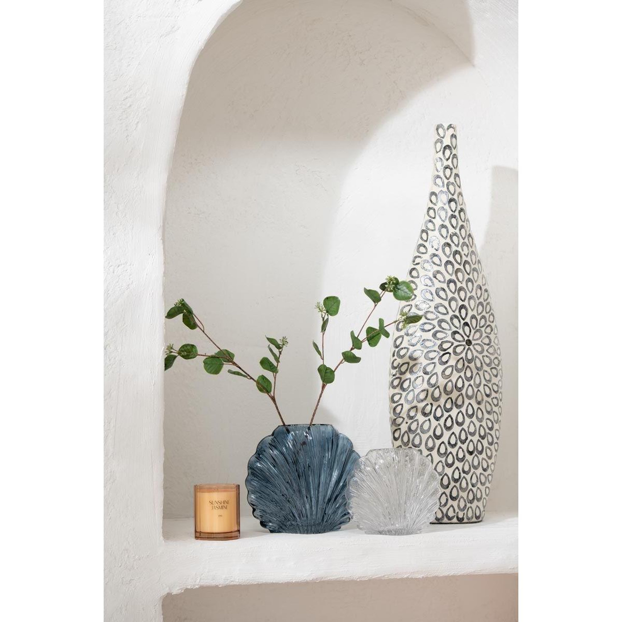 Voir la diapositive 4 : J-LINE Vase long design  goutte  84cm noir & blanc