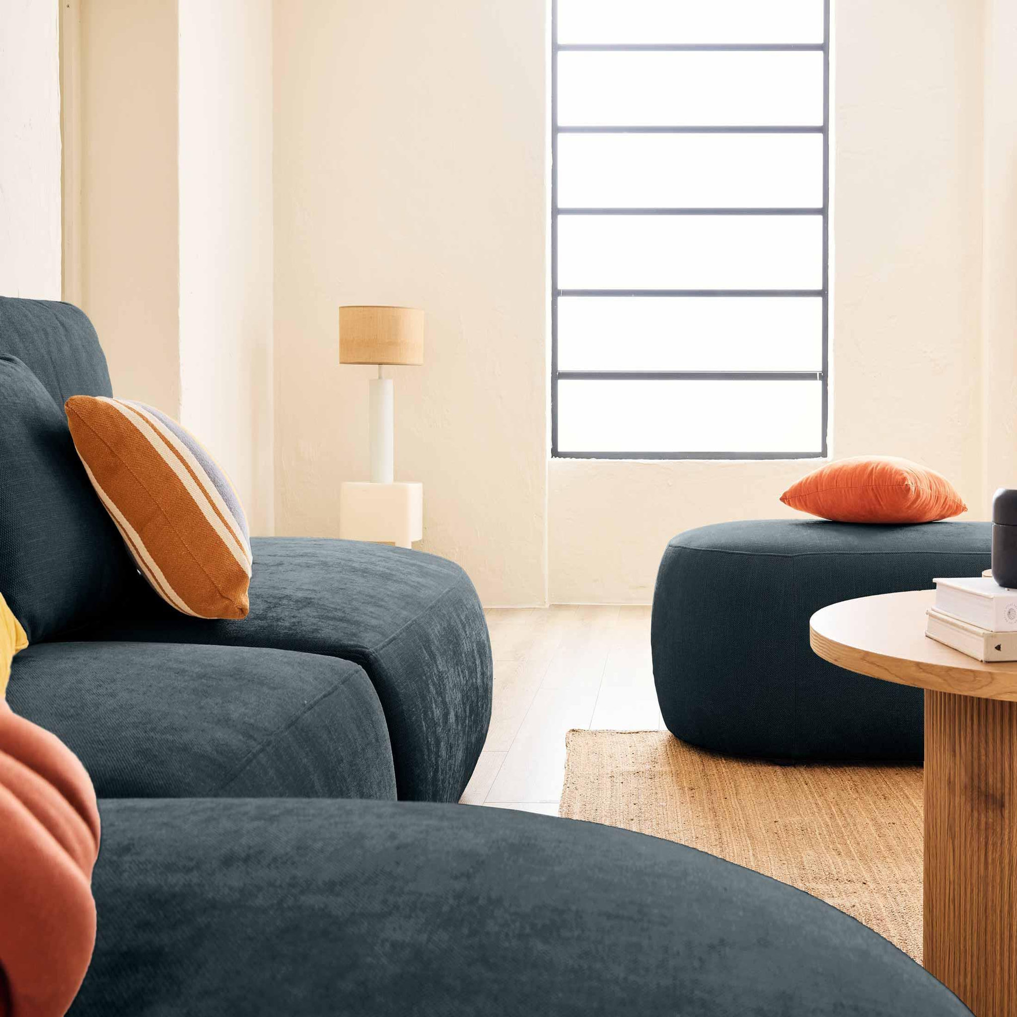 Voir la diapositive 2 : LISA DESIGN Santorini - canapé modulable d'angle gauche + pouf - 5 places - en tissu texturé
