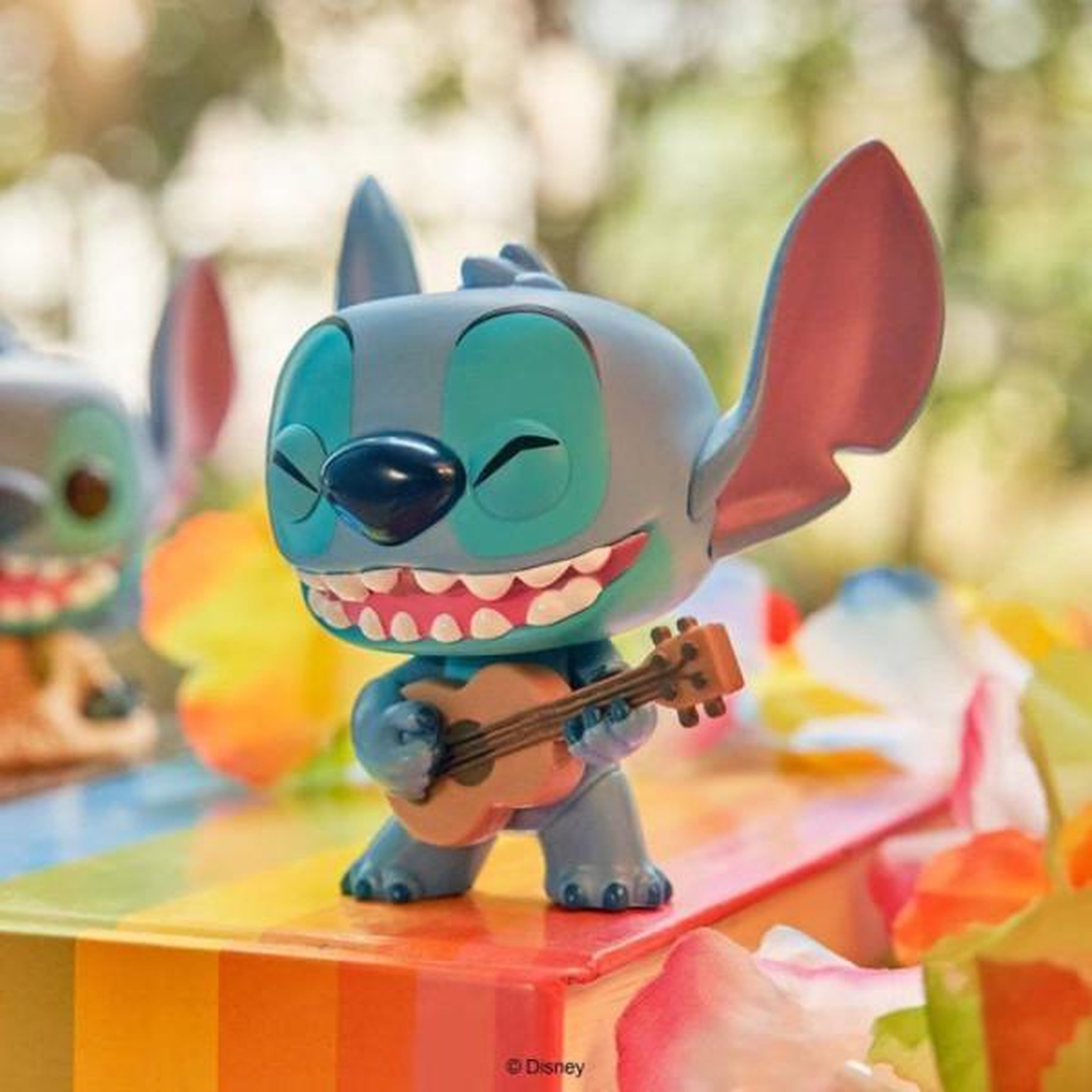 Voir la diapositive 2 : Funko Figurine Funko Pop! - Disney Stitch avec Ukulélé - Vinyle