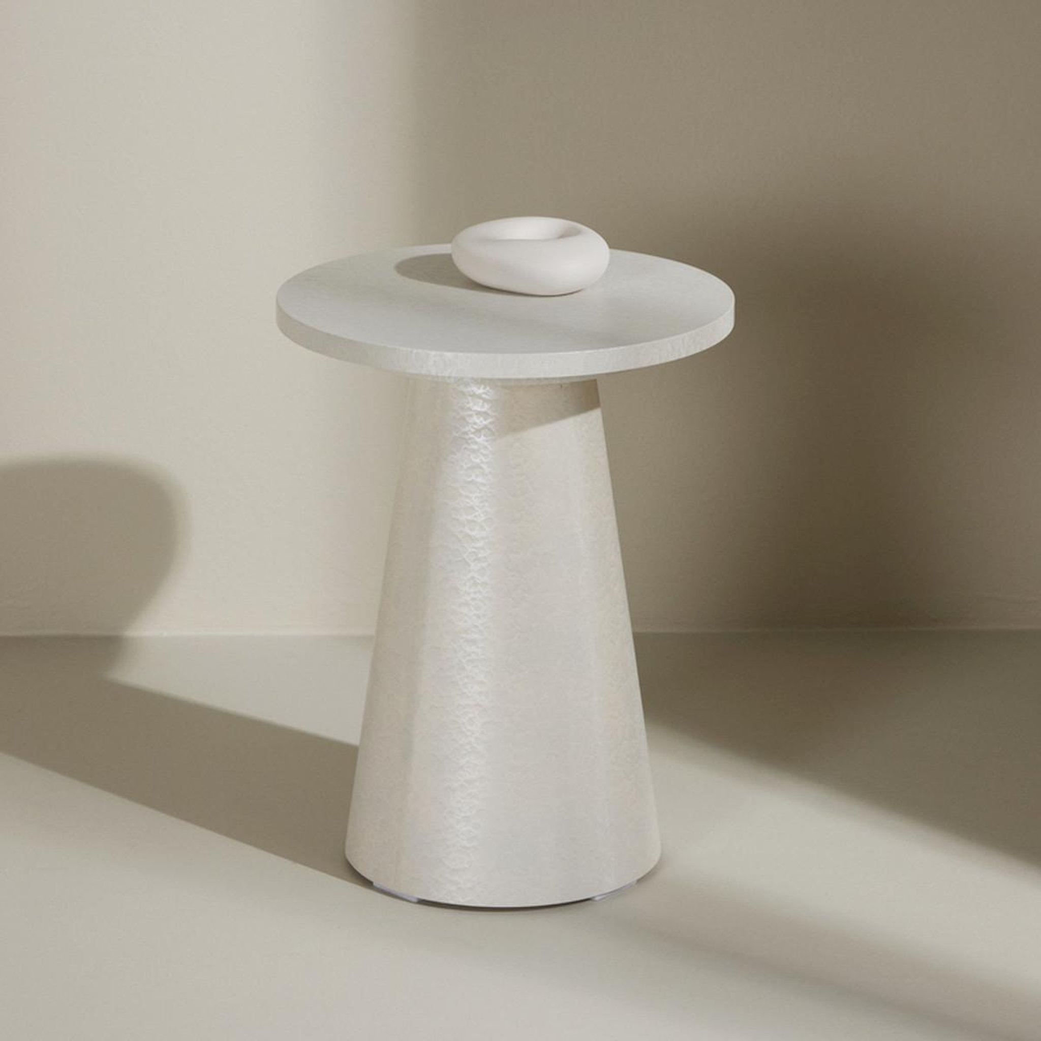 Voir la diapositive 2 : Paris Prix Table d'appoint design  lanzo  45cm blanc