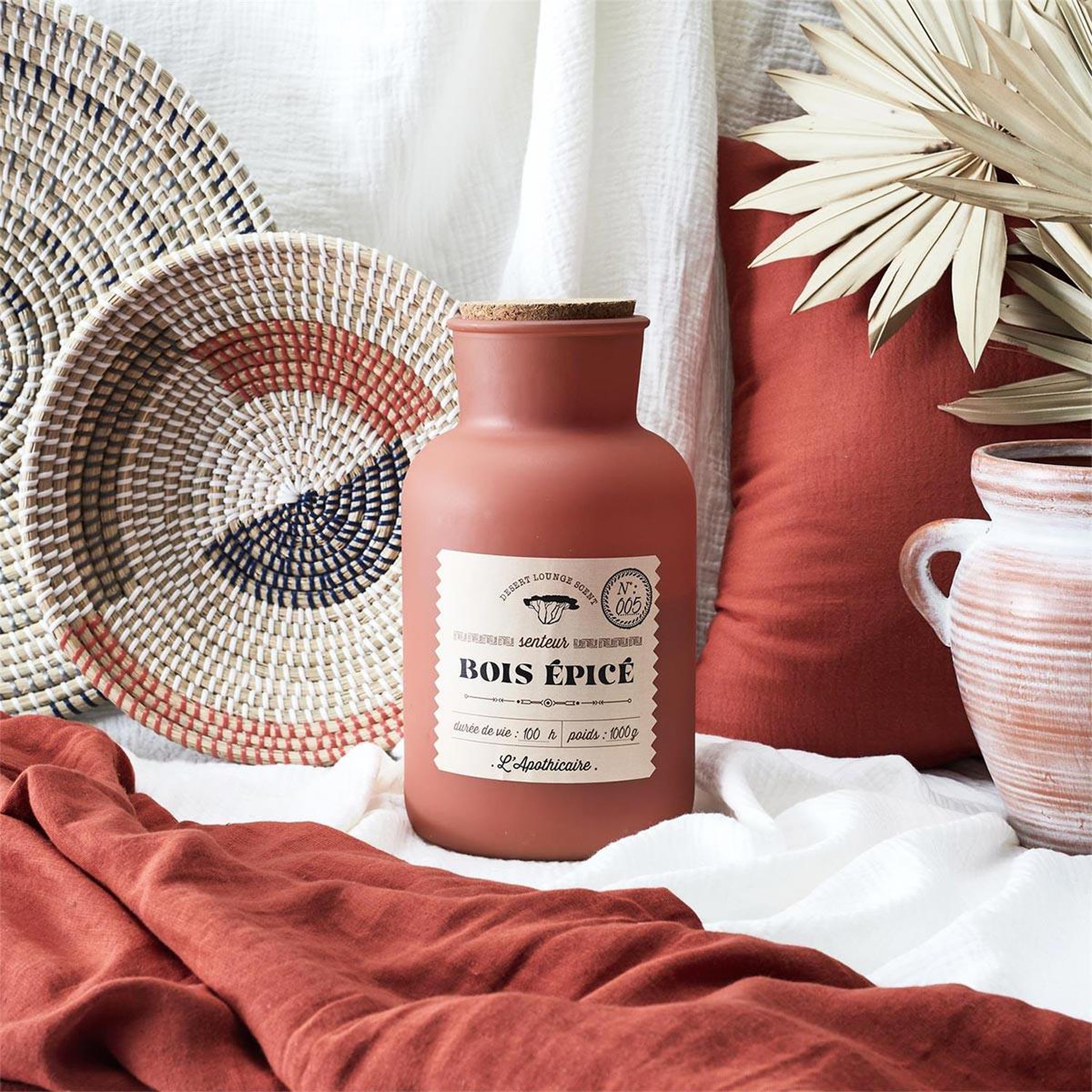 Voir la diapositive 5 : The Home Deco Factory Bougie parfumée déco  desert  1000g bois épicé