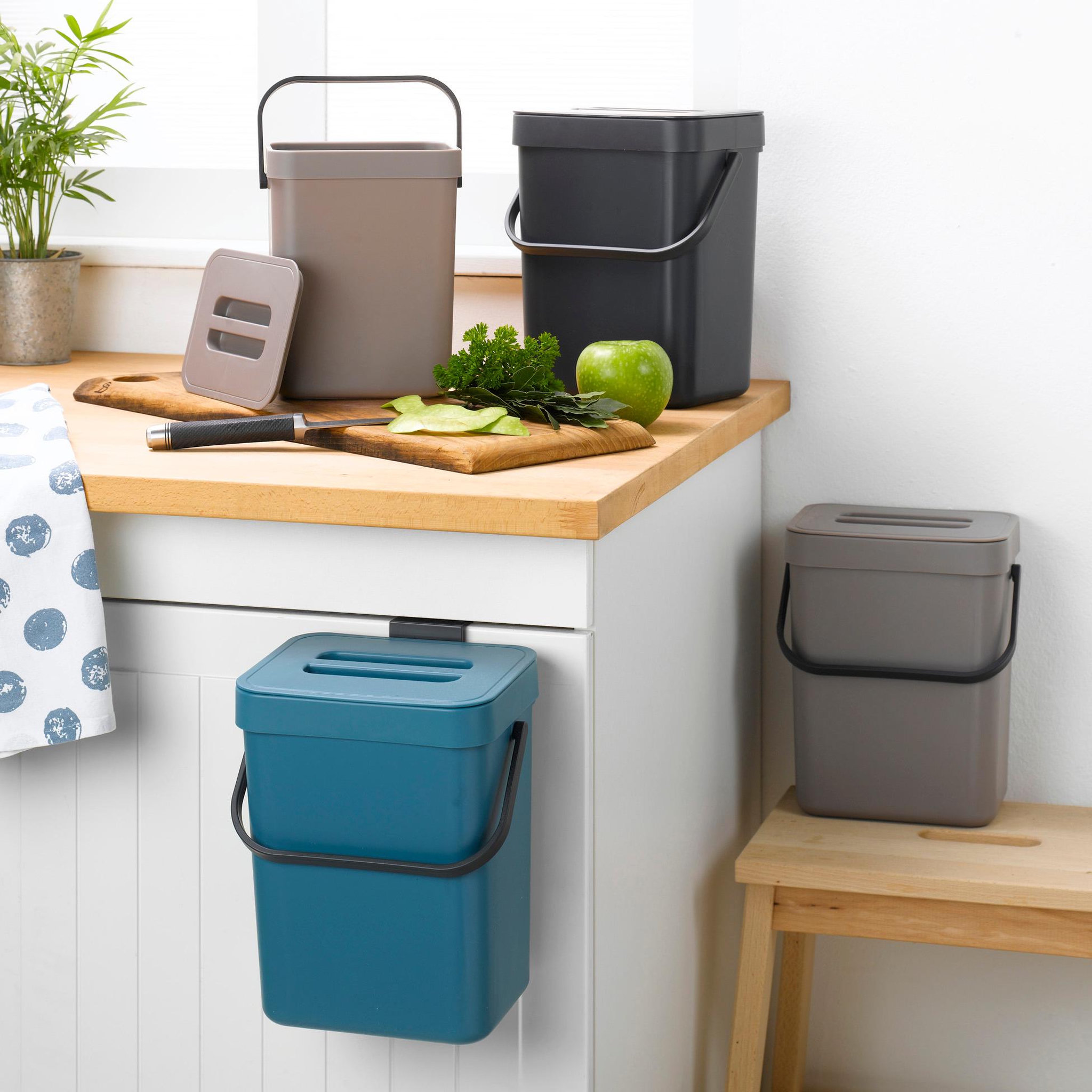 Voir la diapositive 3 : Eden Poubelle compost de cuisine 3L accrochable 16 x 12 x 20 cm bleu