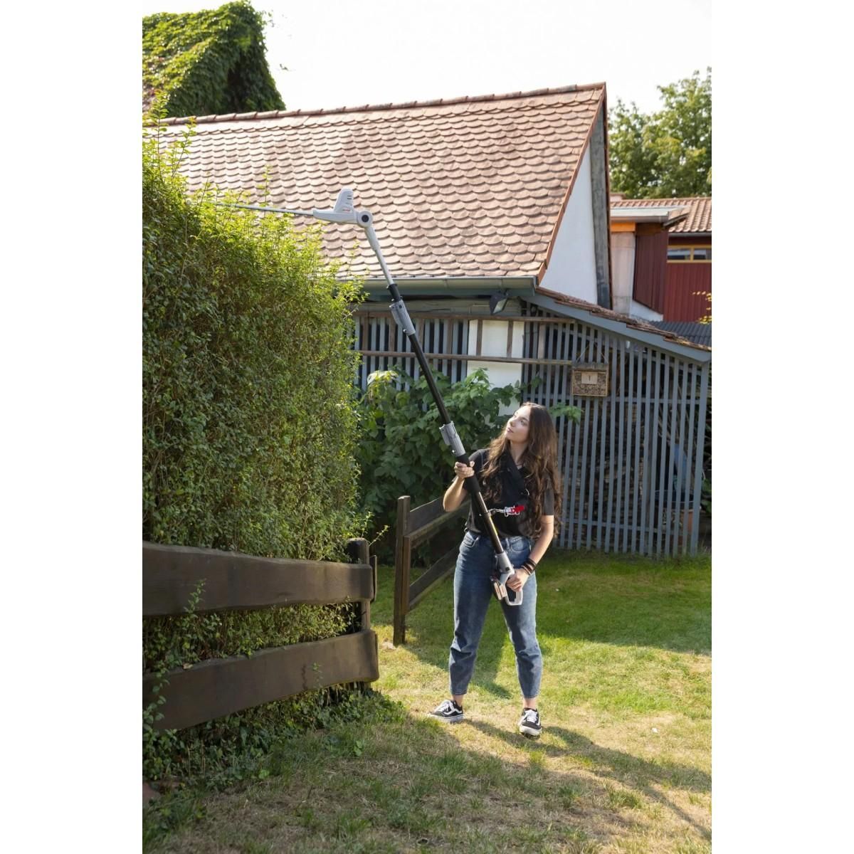 Ikra Taille haie sur perche téléscopique 20V - Coupe longueur 40 cm - Batterie lithium 2.0Ah Chargeur 20V - IKRA