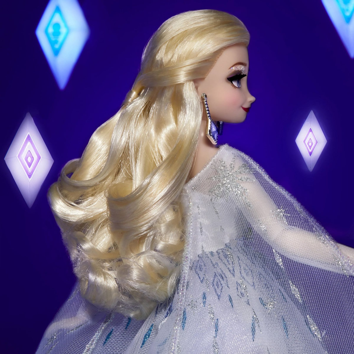 HASBRO Poupée Disney Princess Style Series Holiday Elsa