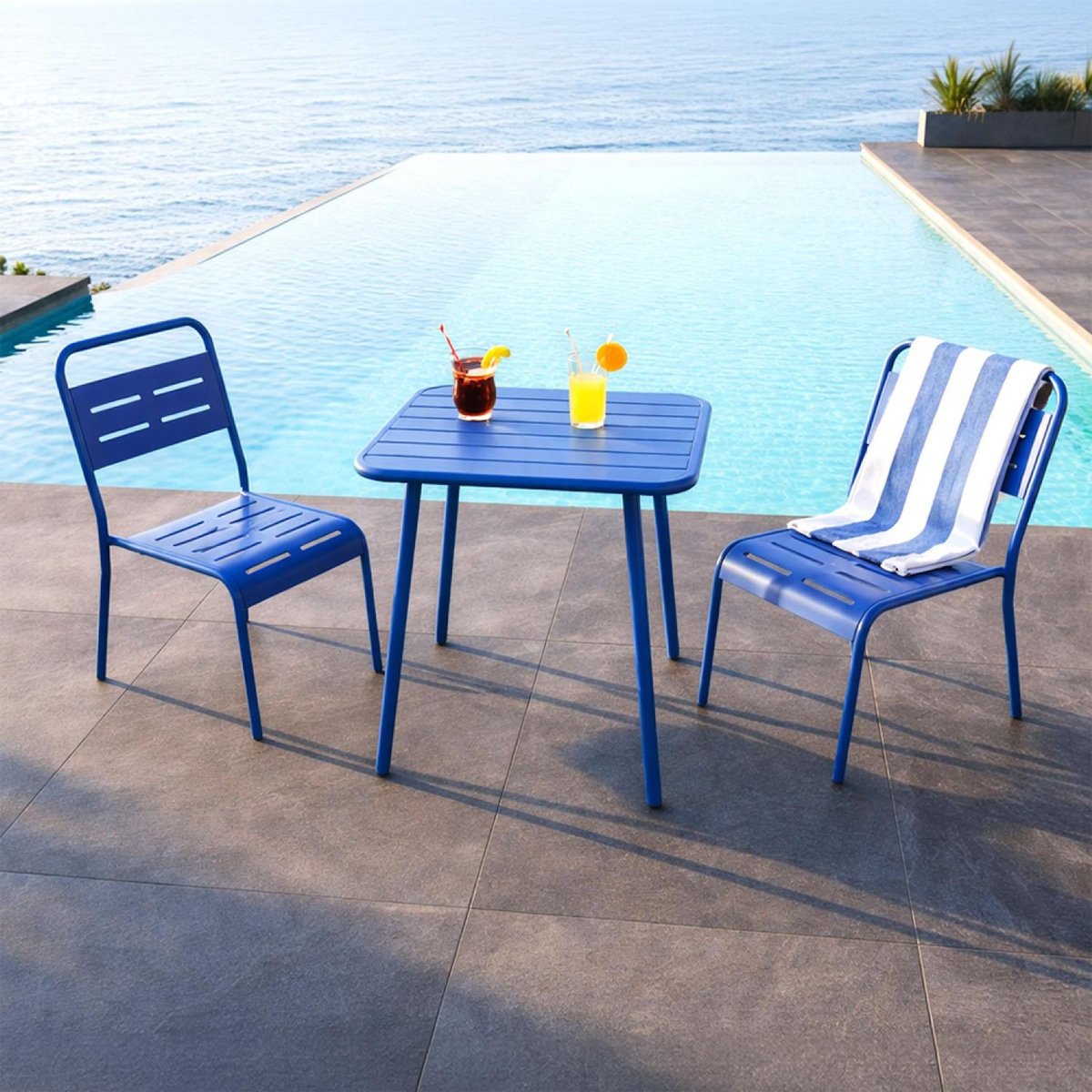 CONCEPT USINE Ensemble table de jardin carrée 50cm et 2 chaises bleu BERGAME