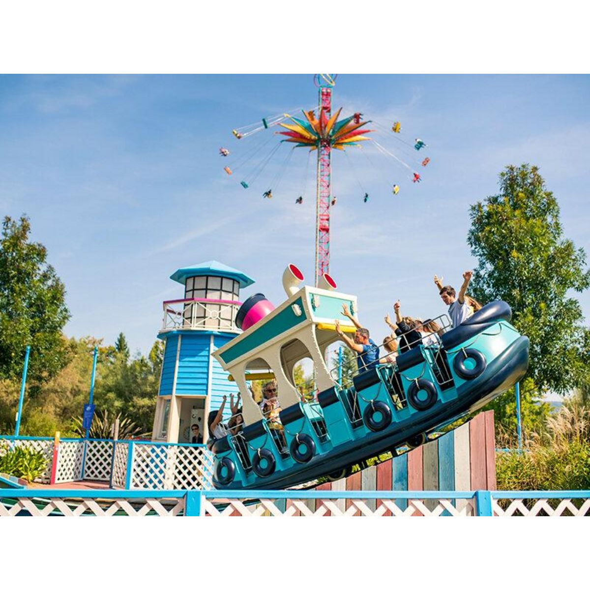 Smartbox Journée amusante : 2 entrées Grand Visiteur et 1 entrée enfant pour le parc Walibi Rhône-Alpes - Coffret Cadeau Multi-thèmes