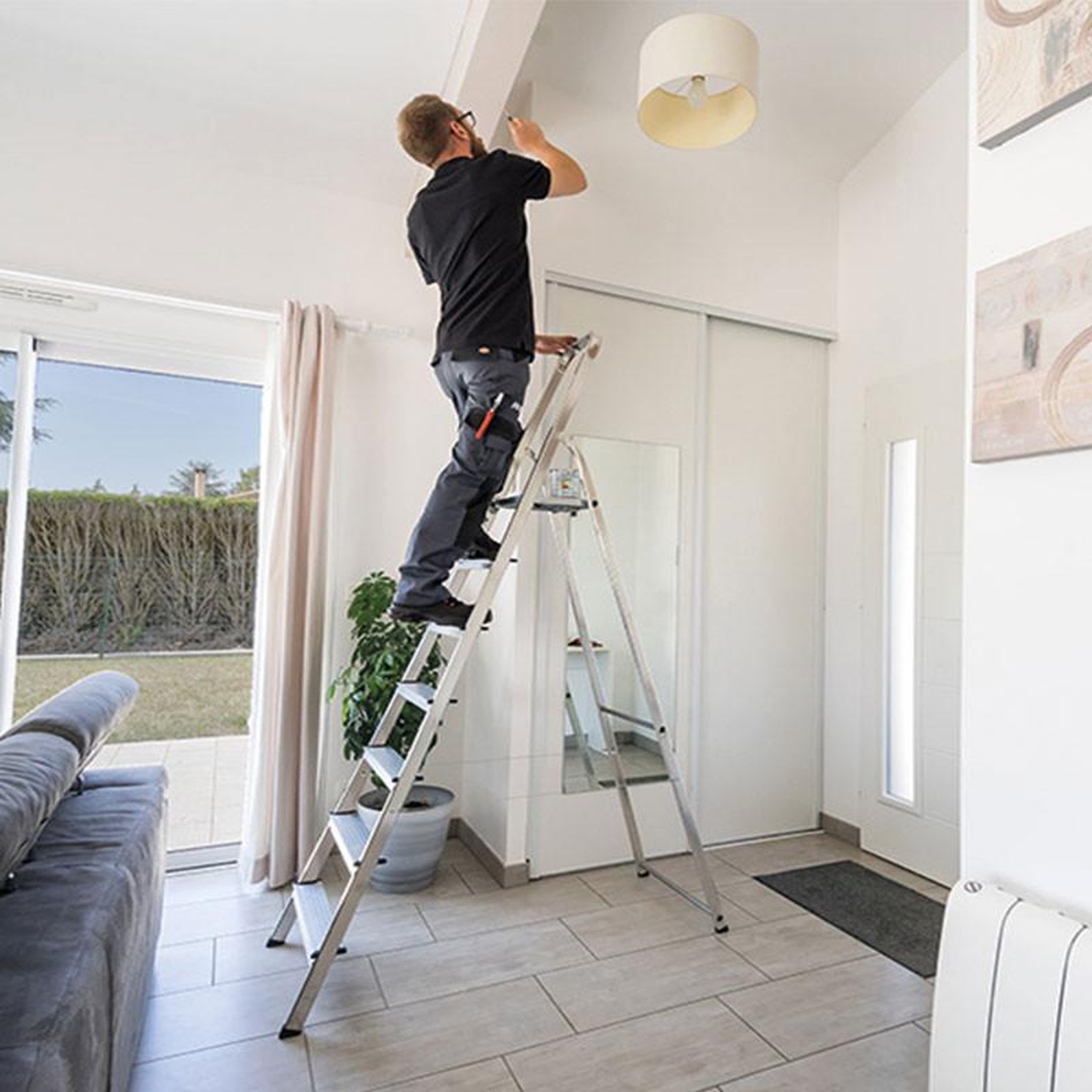 Voir la diapositive 2 : HAILO Escabeau ménager pliable en aluminium 7 marches léger Selekta