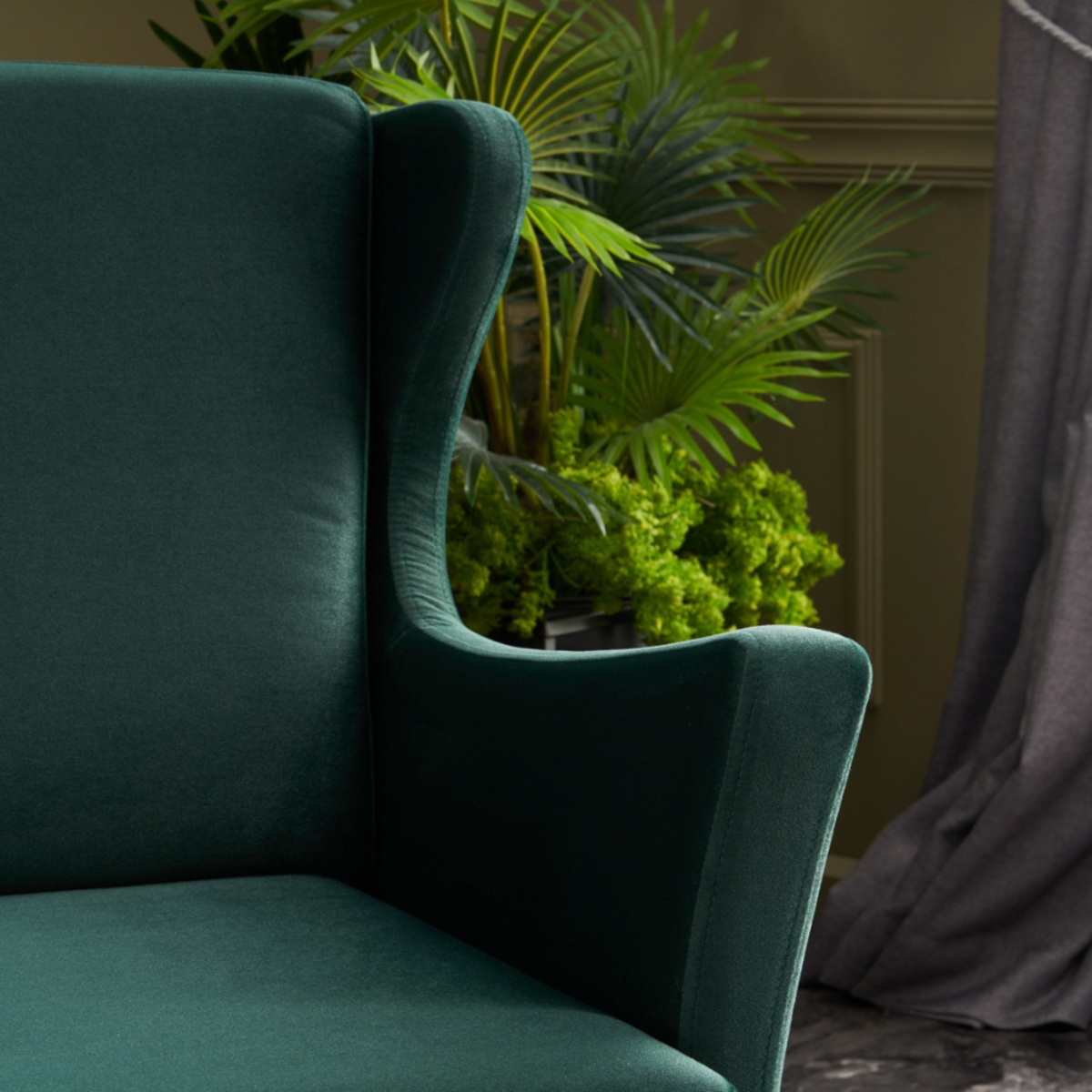 CONCEPT USINE Fauteuil à oreilles en velours vert WILLIAMS