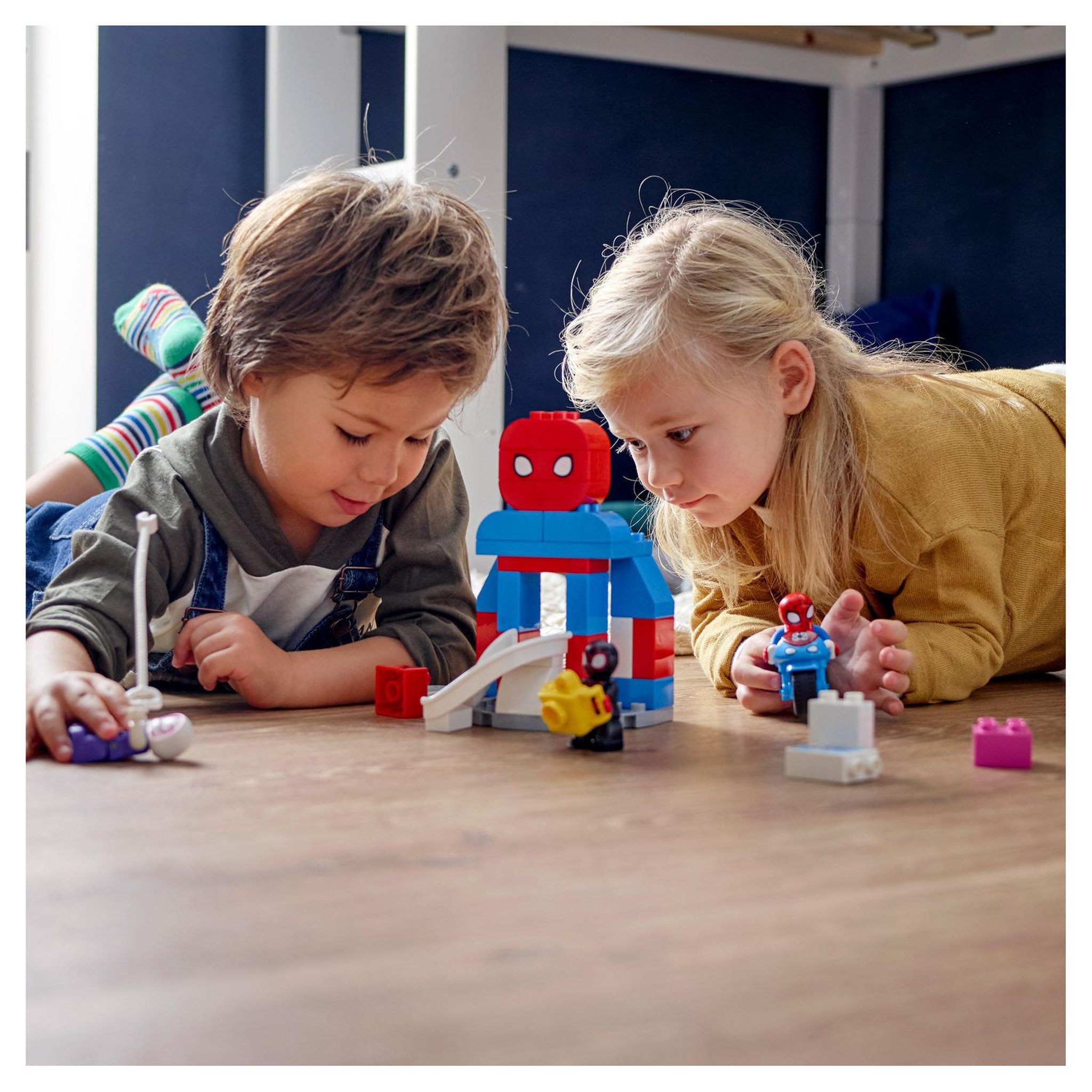 Voir la diapositive 7 : LEGO DUPLO 10940 - Marvel Le QG de Spider-Man