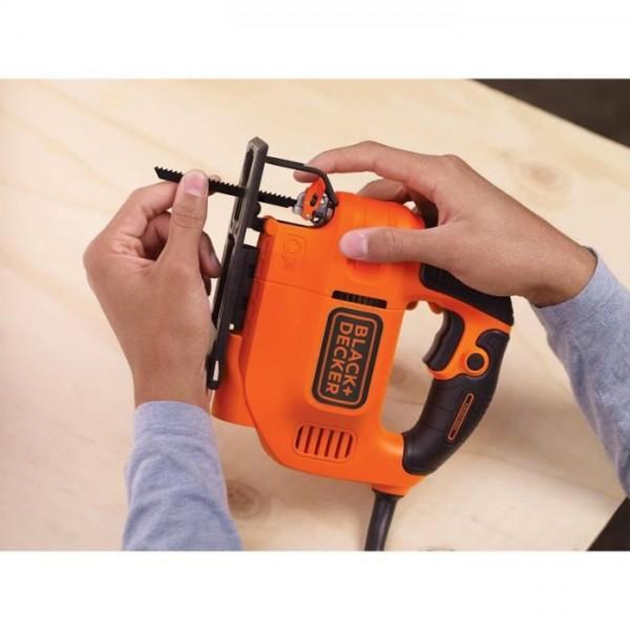 Voir la diapositive 5 : BLACK + DECKER BLACK+DECKER Scie Sauteuse Pendulaire Filaire 520W KS701E-QS Vitesse Variable a la Gâchette