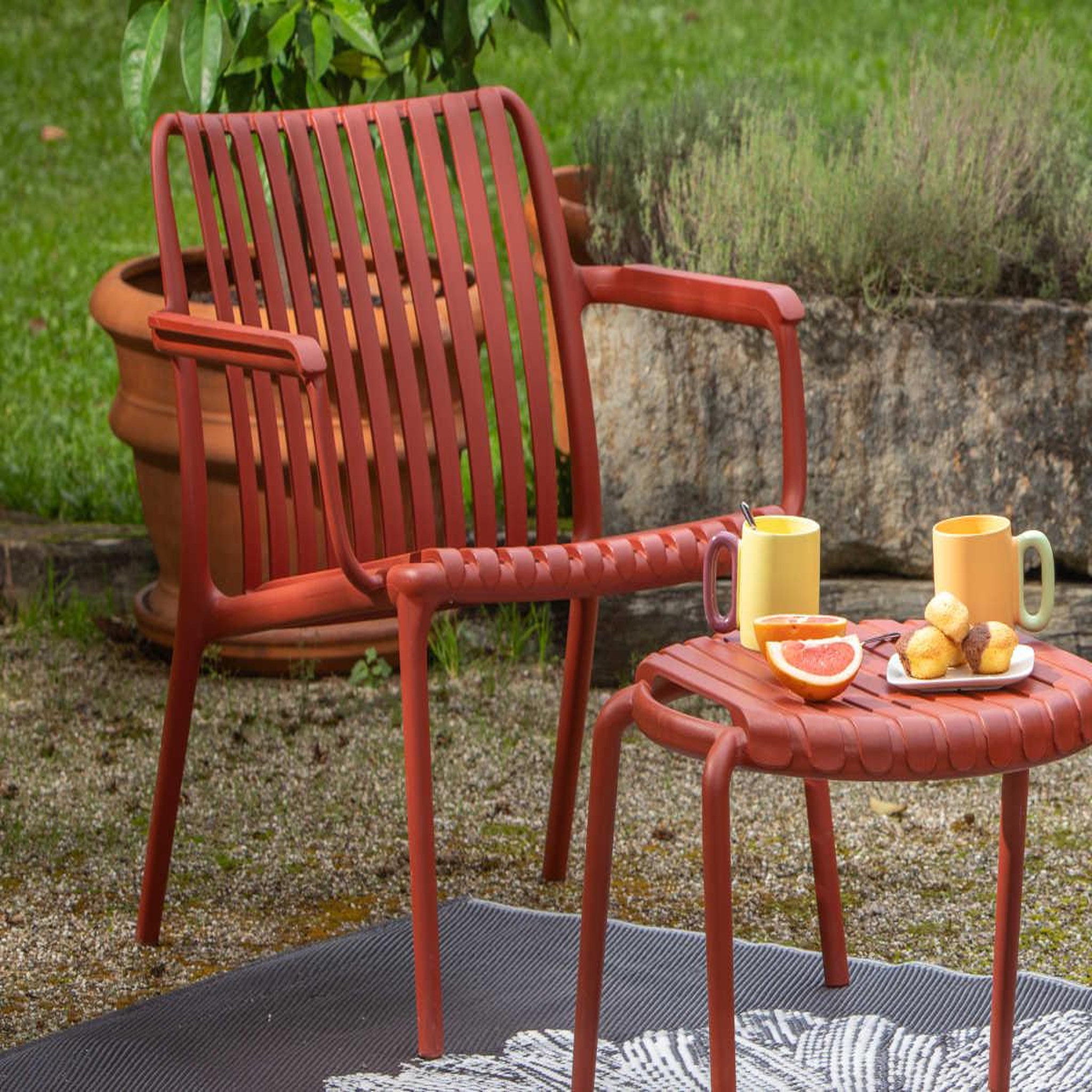 Voir la diapositive 3 : Jardiline Fauteuil bas de jardin en résine PP 50 % recyclé Joysxee, terracotta - Jardiline